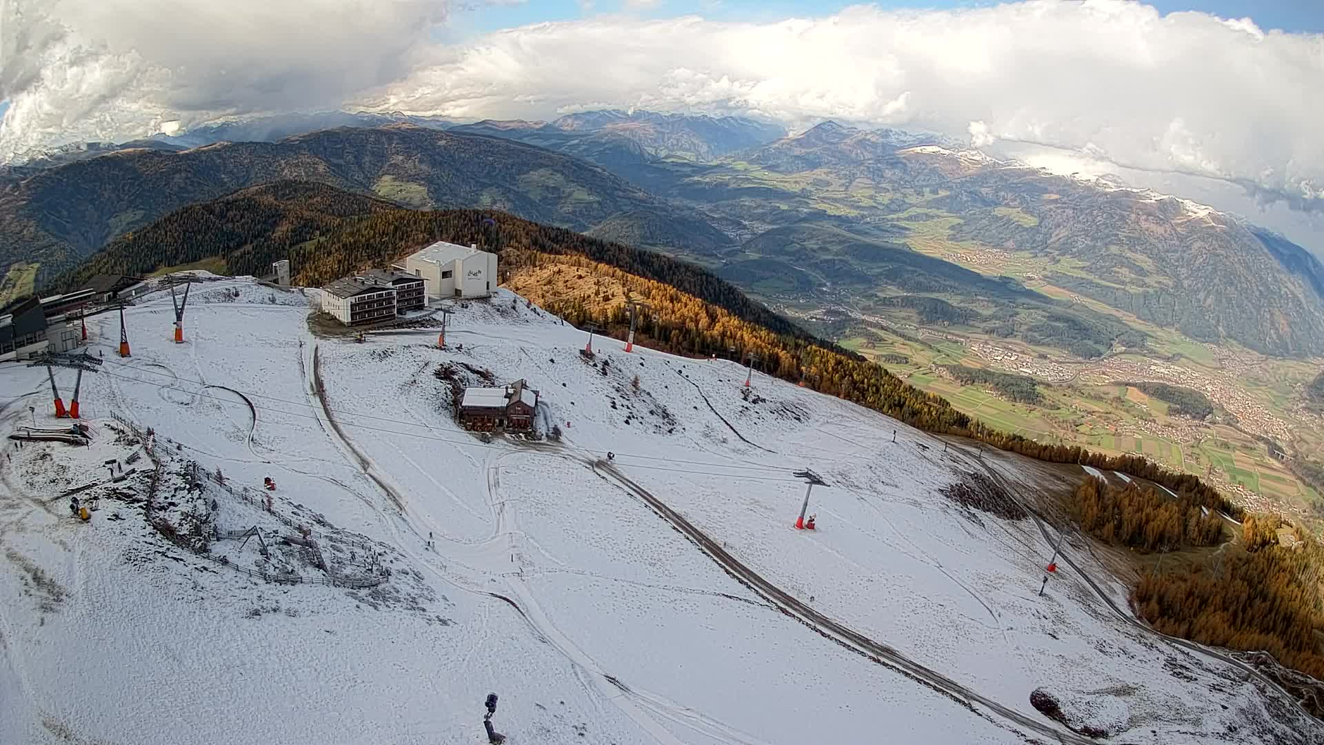 Cima estación de esquí Kronplatz | vista hacia Brunico