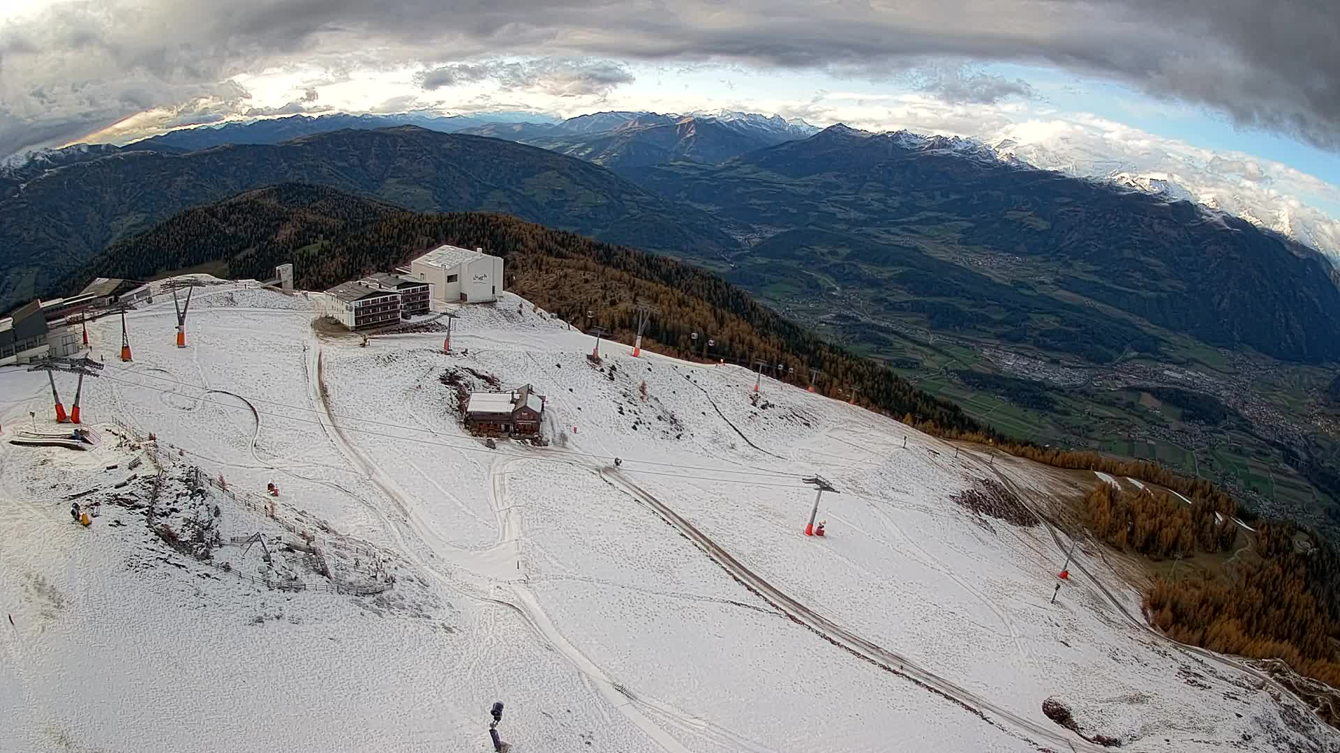 Stazione sciistica di Plan de Corones | vista su Brunico