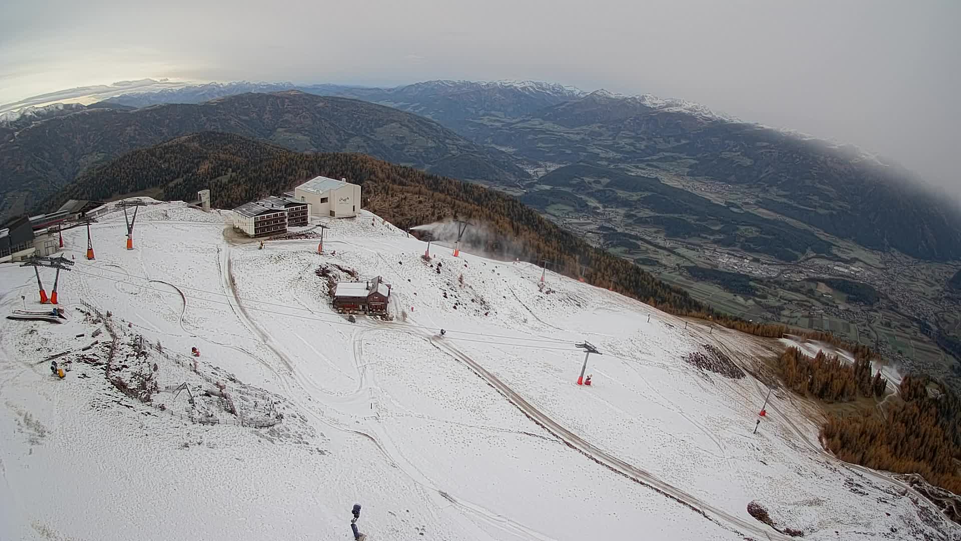 Cima estación de esquí Kronplatz | vista hacia Brunico
