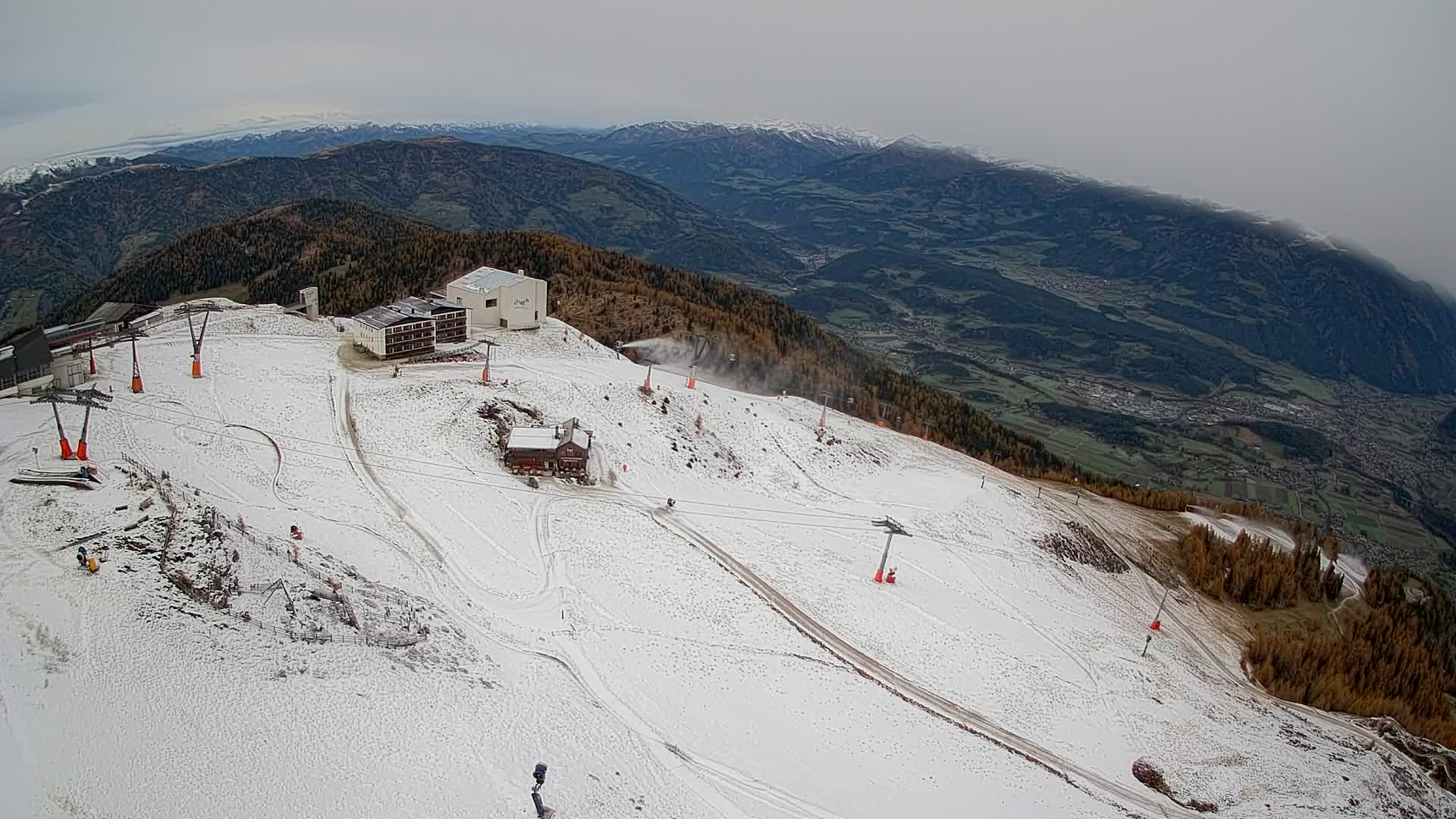 Cima estación de esquí Kronplatz | vista hacia Brunico