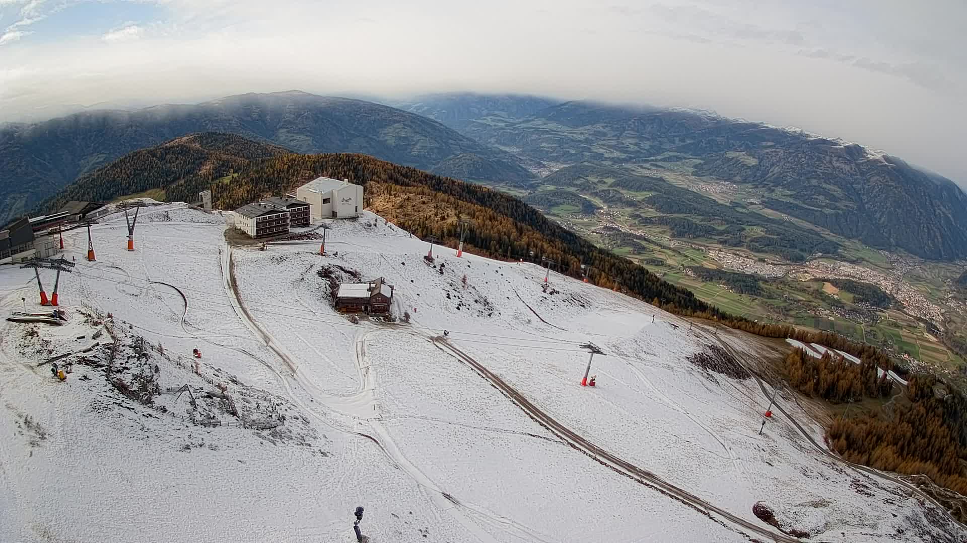 Cima estación de esquí Kronplatz | vista hacia Brunico