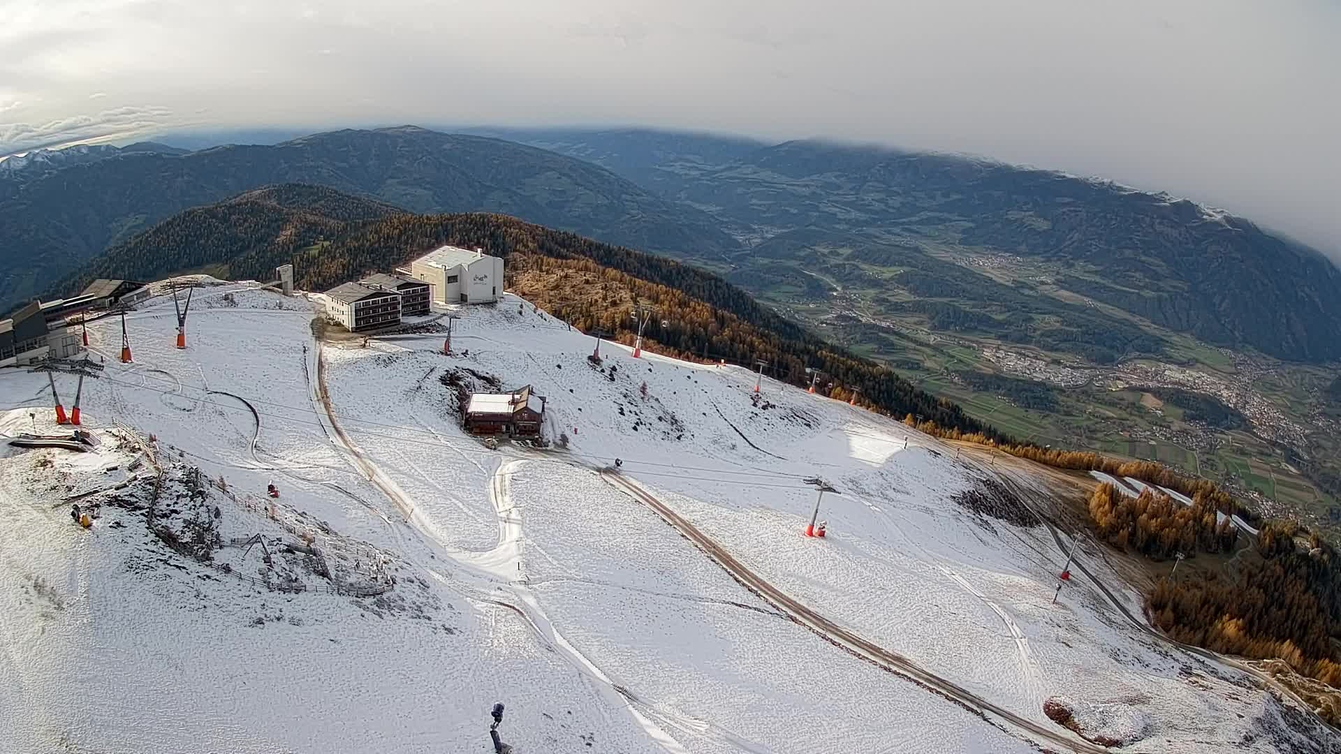 Cima estación de esquí Kronplatz | vista hacia Brunico