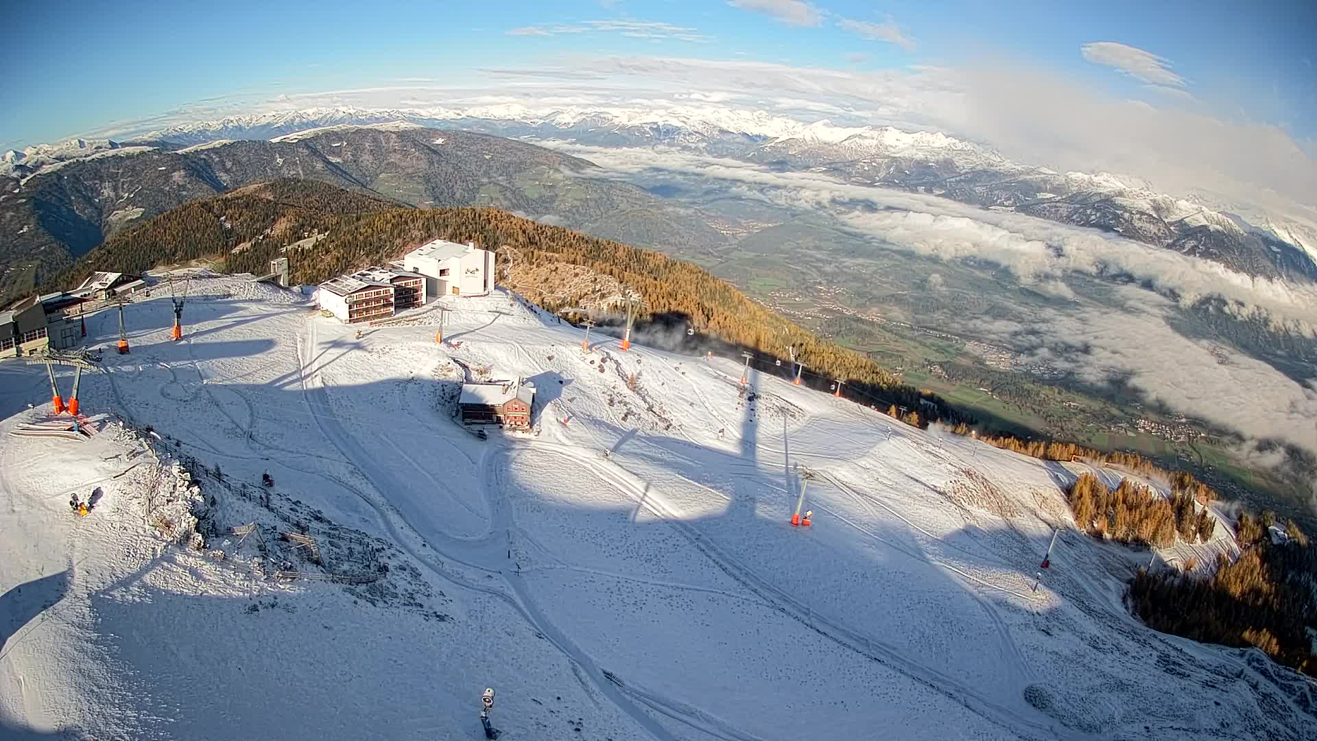 Cima estación de esquí Kronplatz | vista hacia Brunico