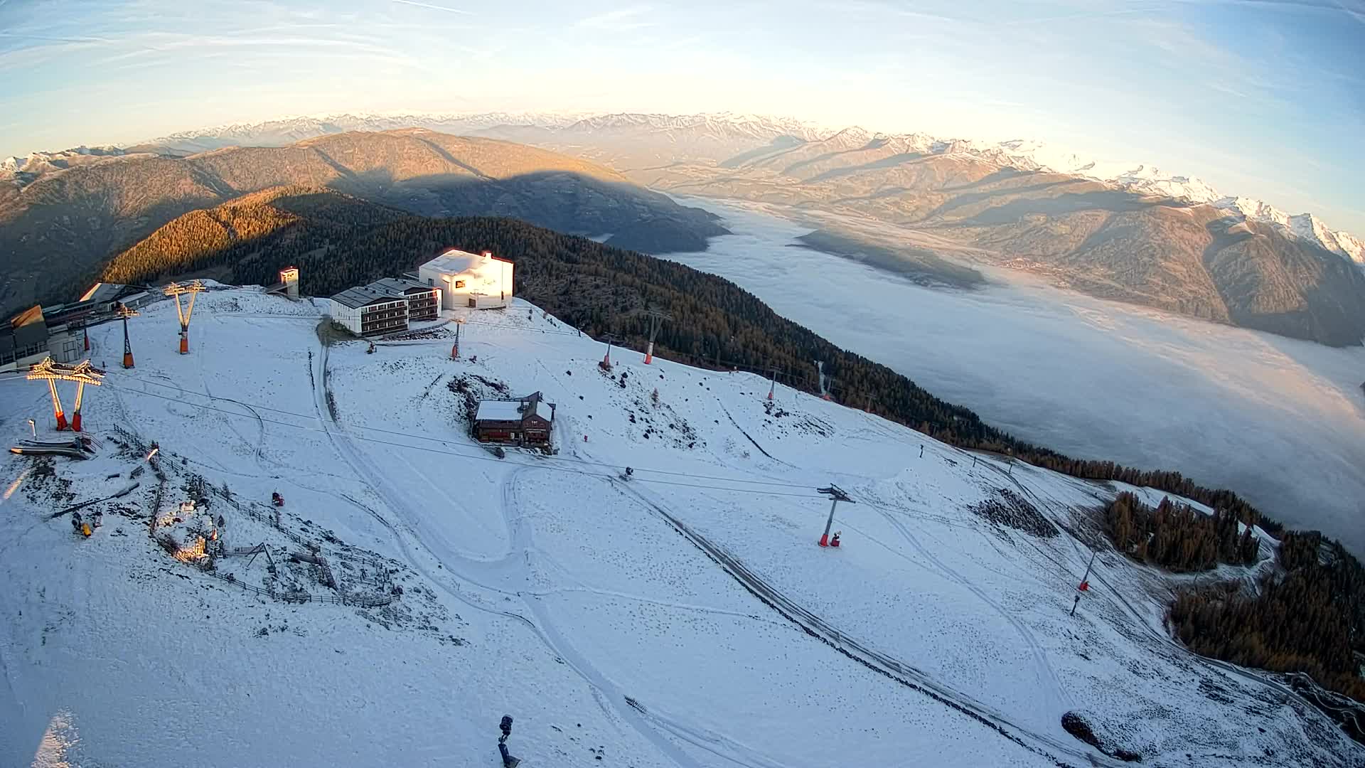 Cima estación de esquí Kronplatz | vista hacia Brunico