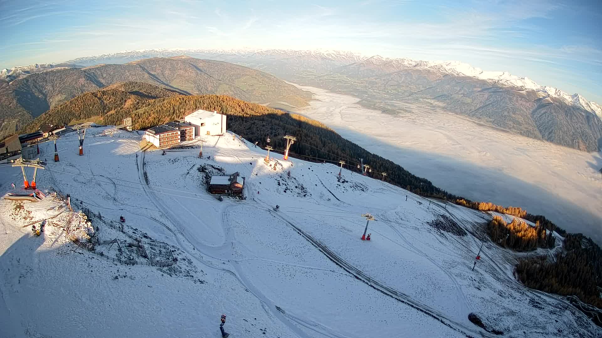 Cima estación de esquí Kronplatz | vista hacia Brunico