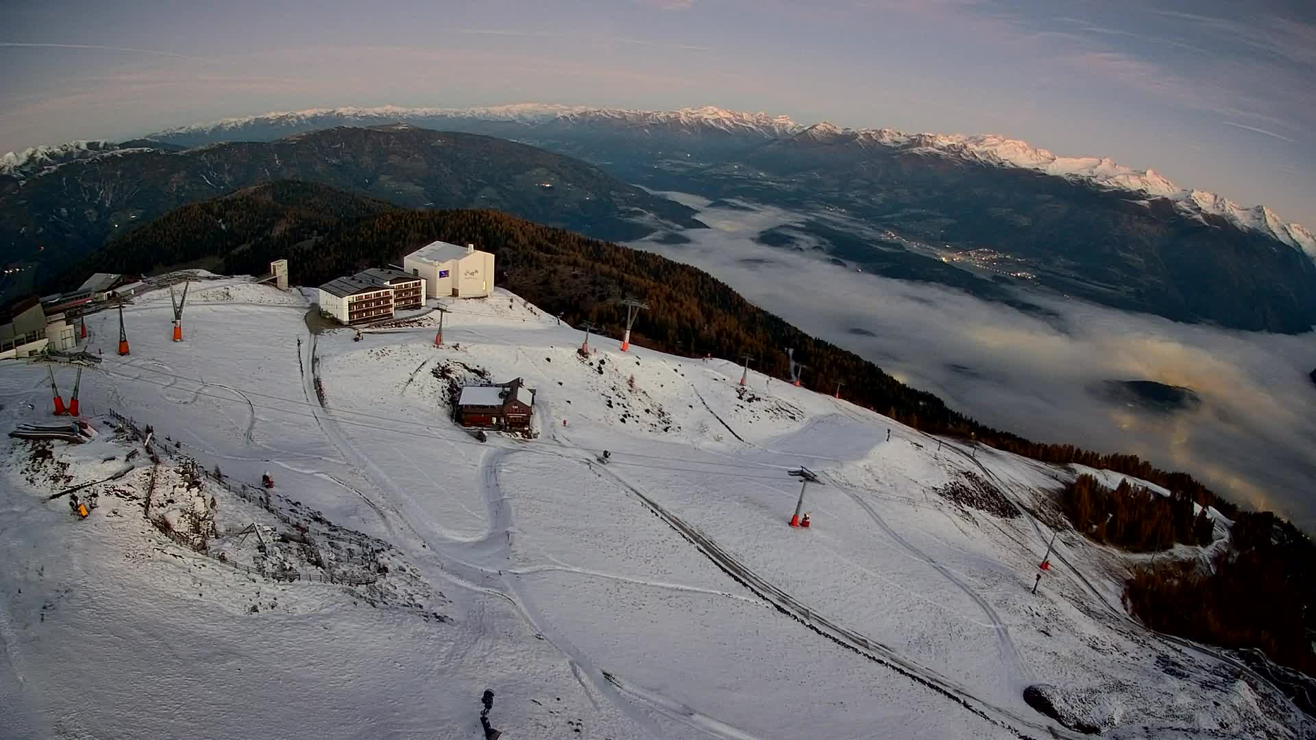 Cima estación de esquí Kronplatz | vista hacia Brunico