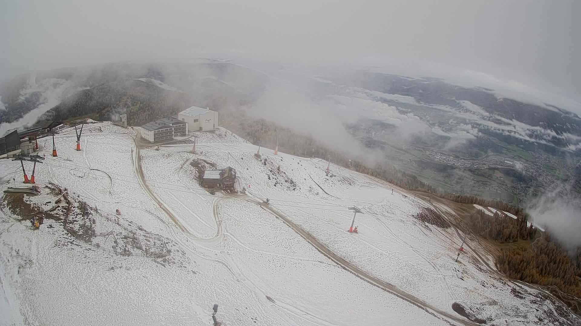 Cima estación de esquí Kronplatz | vista hacia Brunico
