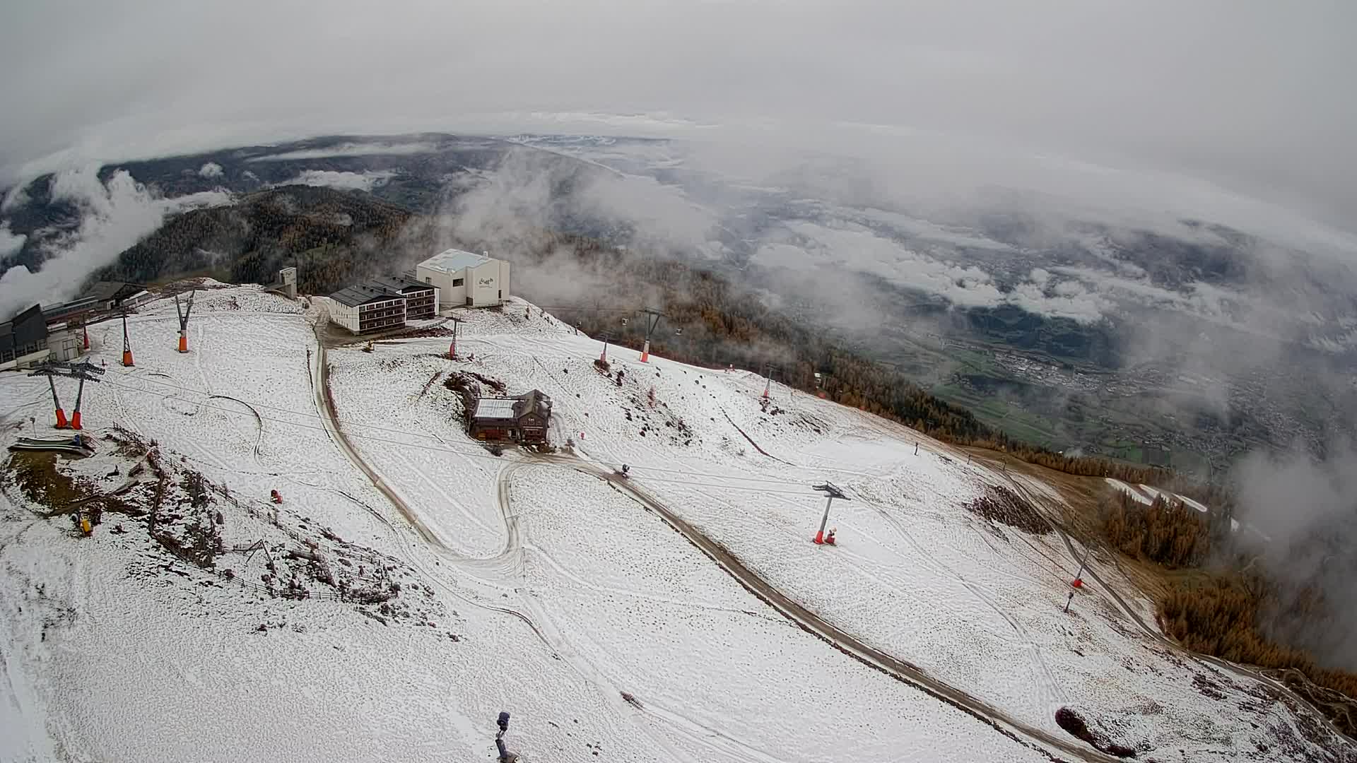 Cima estación de esquí Kronplatz | vista hacia Brunico