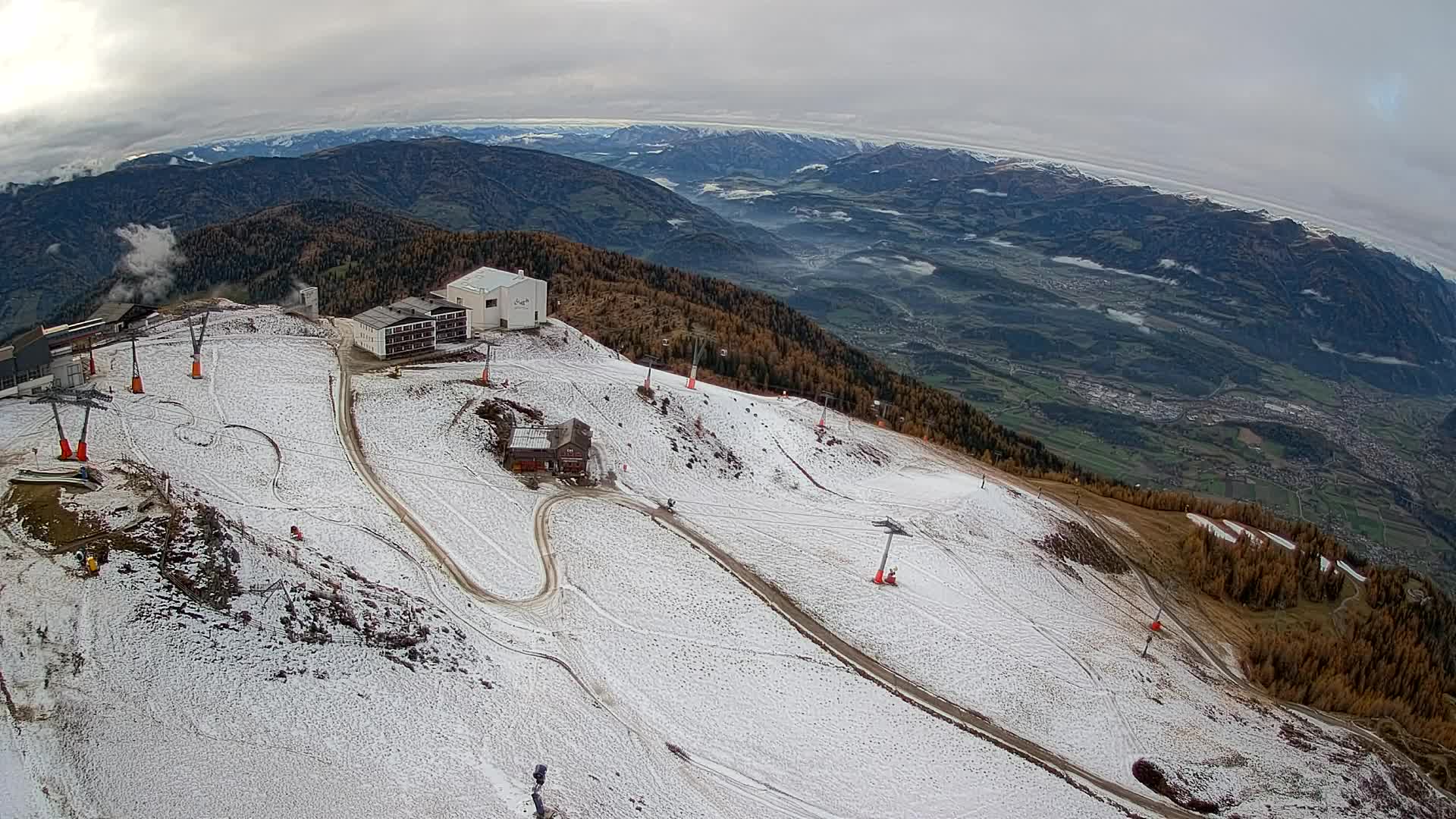 Cima estación de esquí Kronplatz | vista hacia Brunico