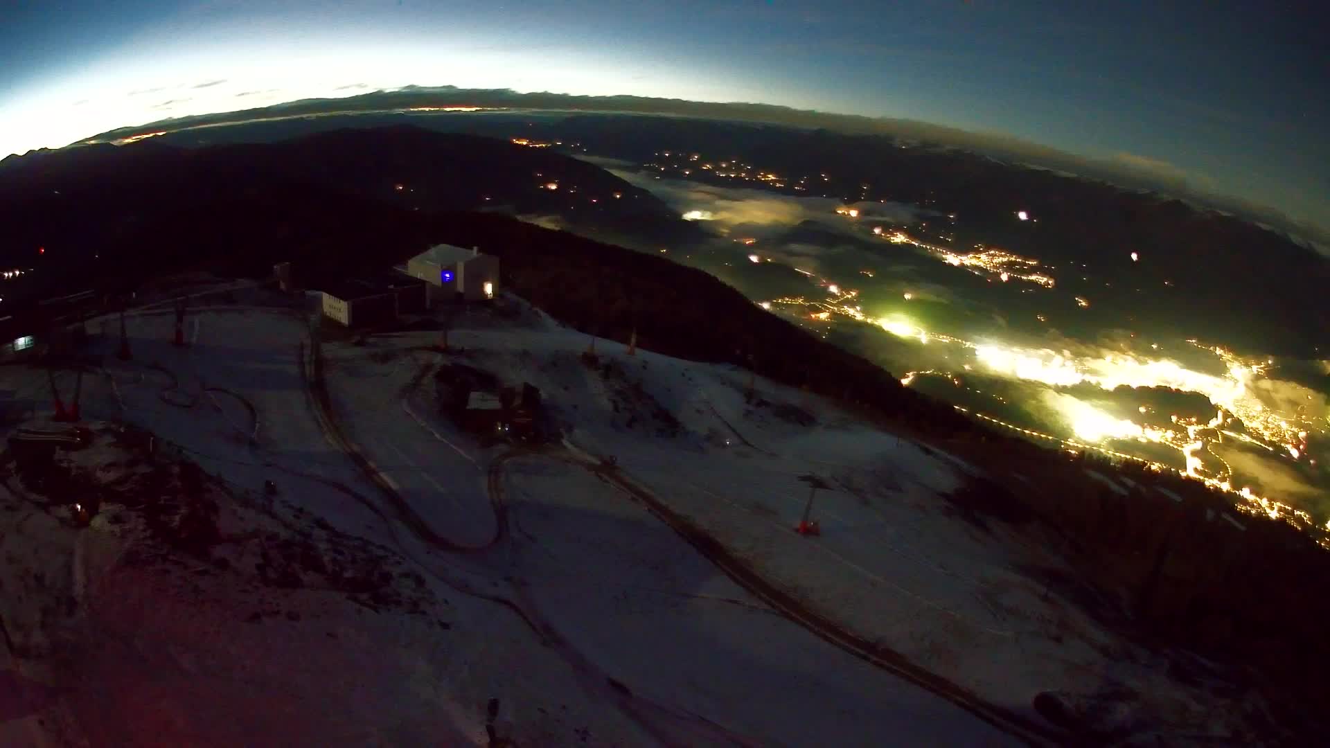 Cima estación de esquí Kronplatz | vista hacia Brunico