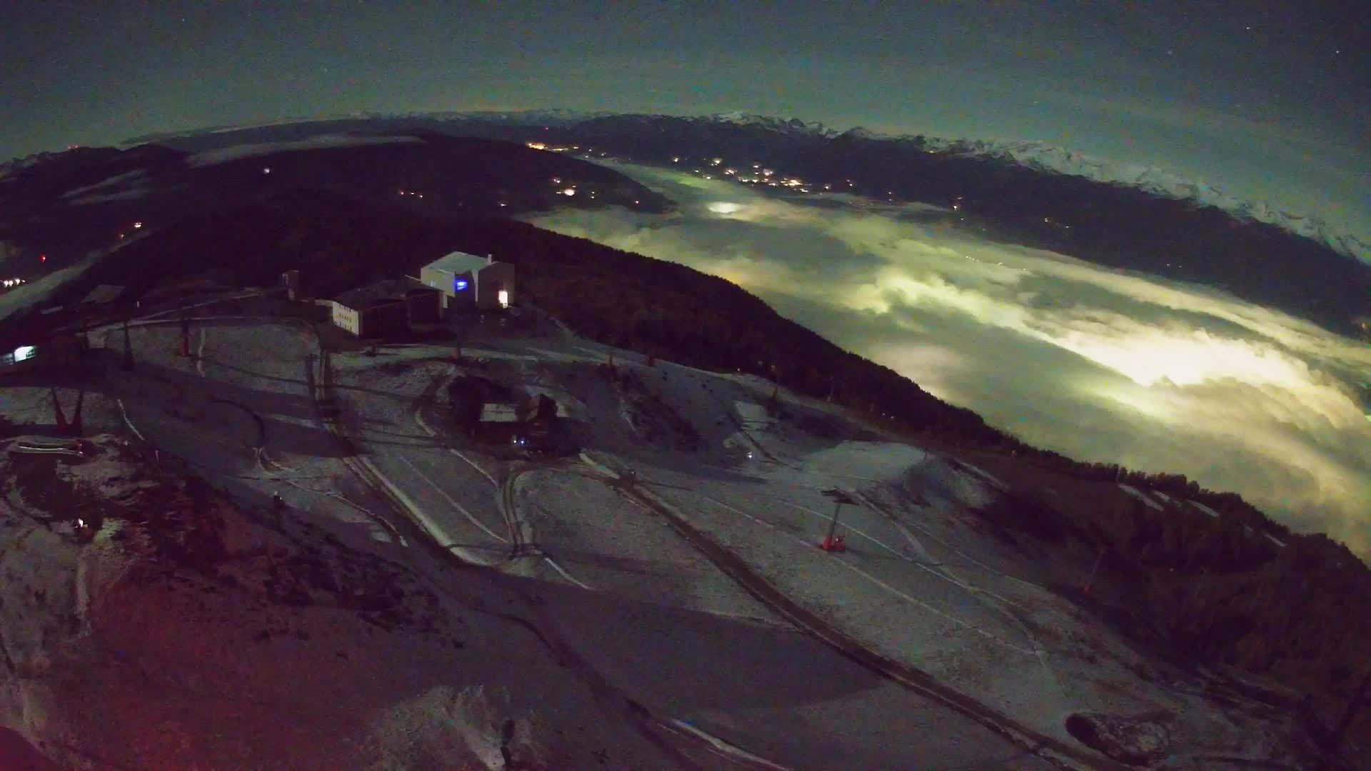 Cima estación de esquí Kronplatz | vista hacia Brunico