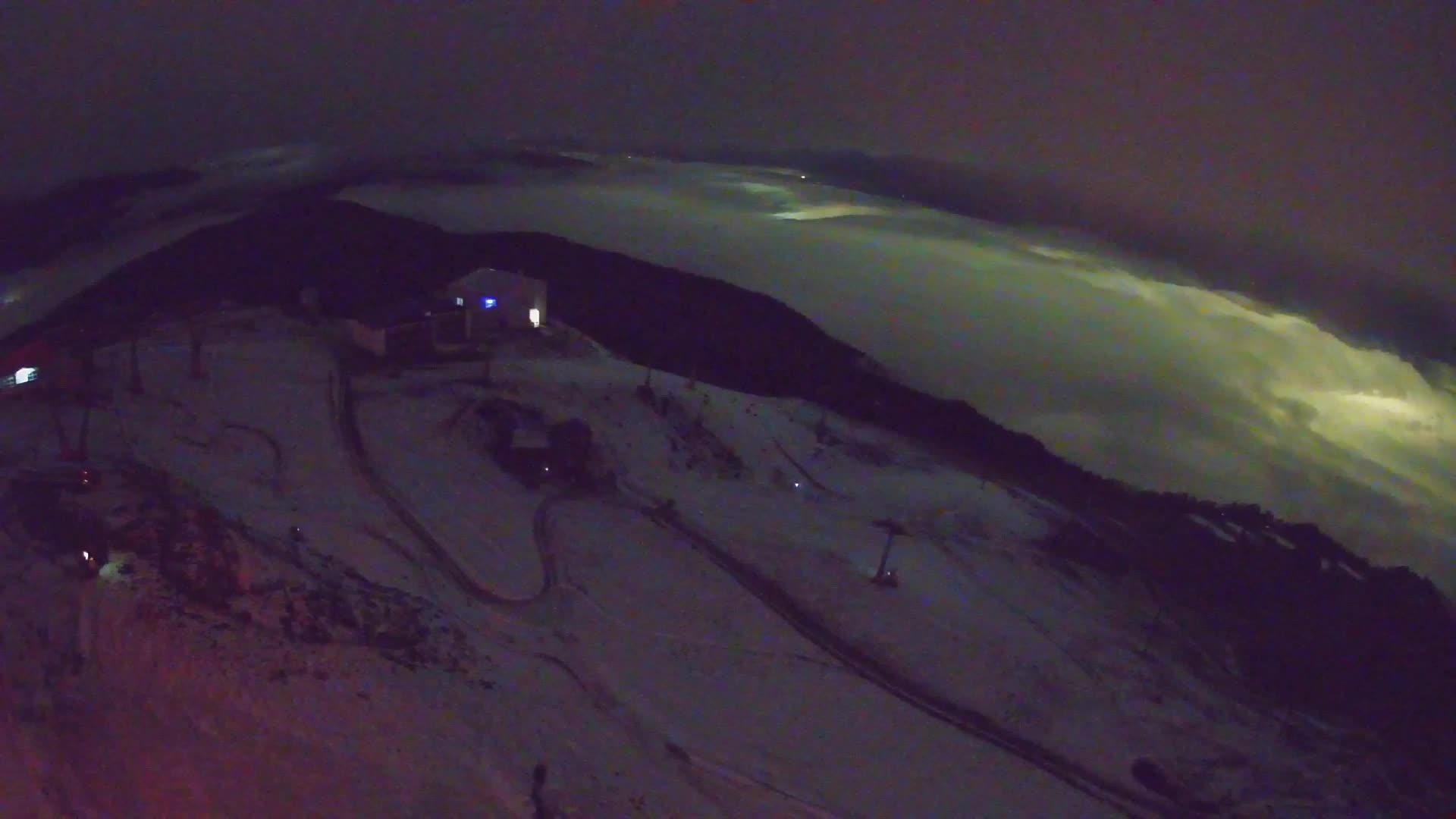 Cima estación de esquí Kronplatz | vista hacia Brunico