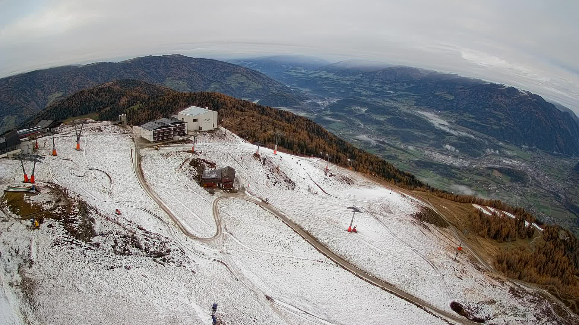 Cima estación de esquí Kronplatz | vista hacia Brunico