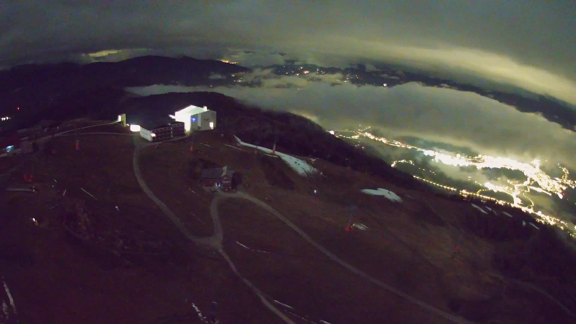 Cima estación de esquí Kronplatz | vista hacia Brunico