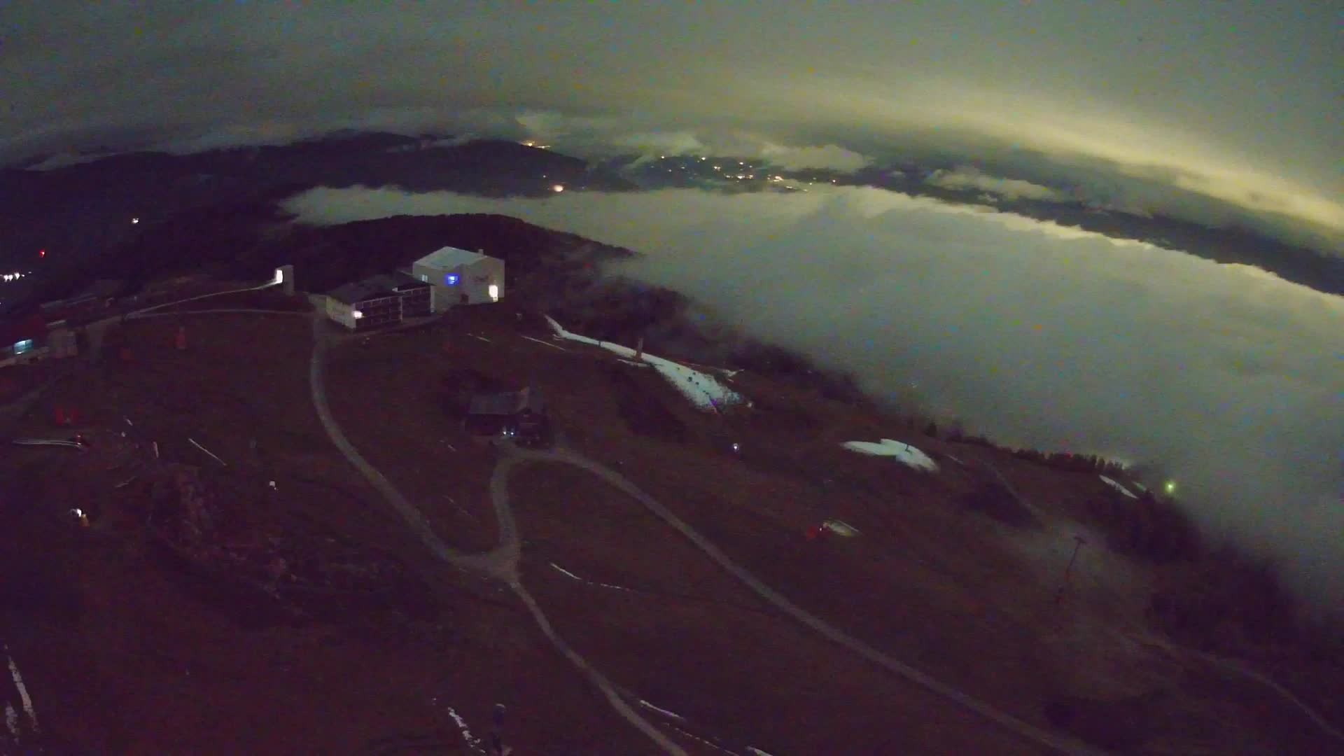 Cima estación de esquí Kronplatz | vista hacia Brunico