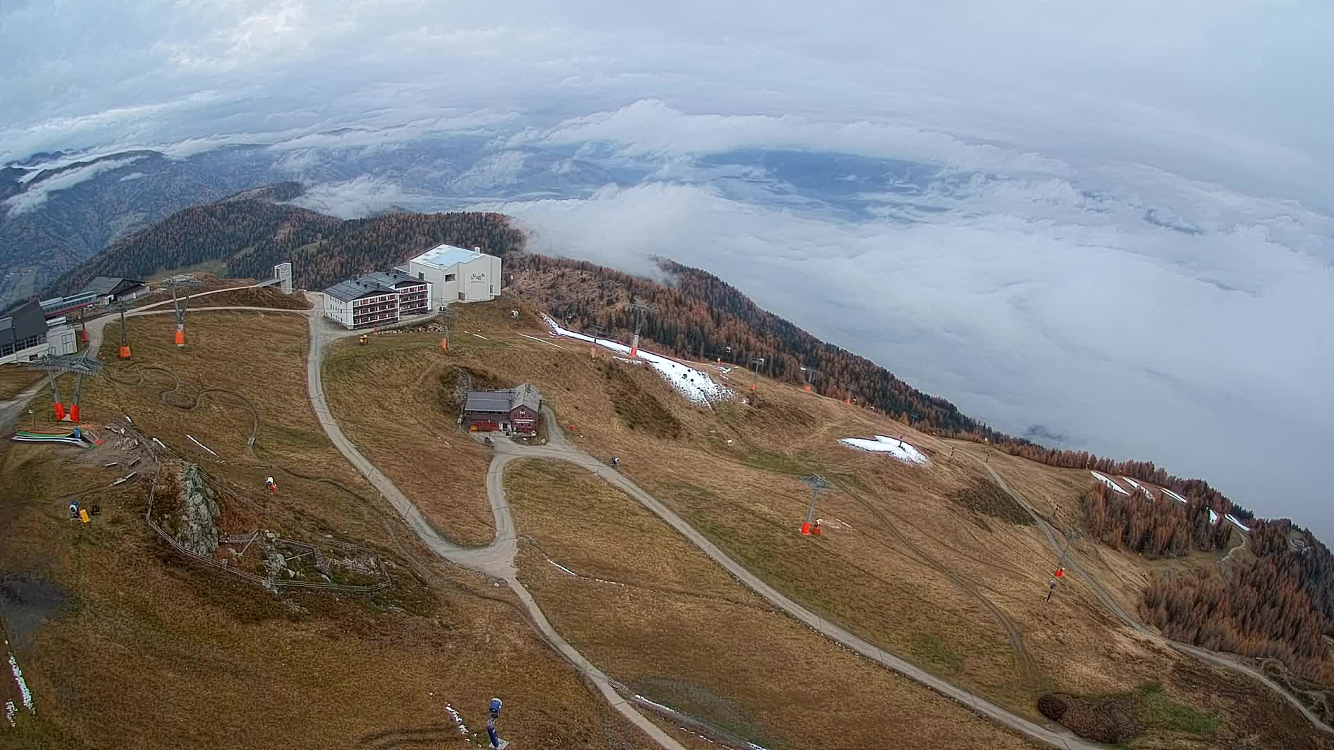 Cima estación de esquí Kronplatz | vista hacia Brunico