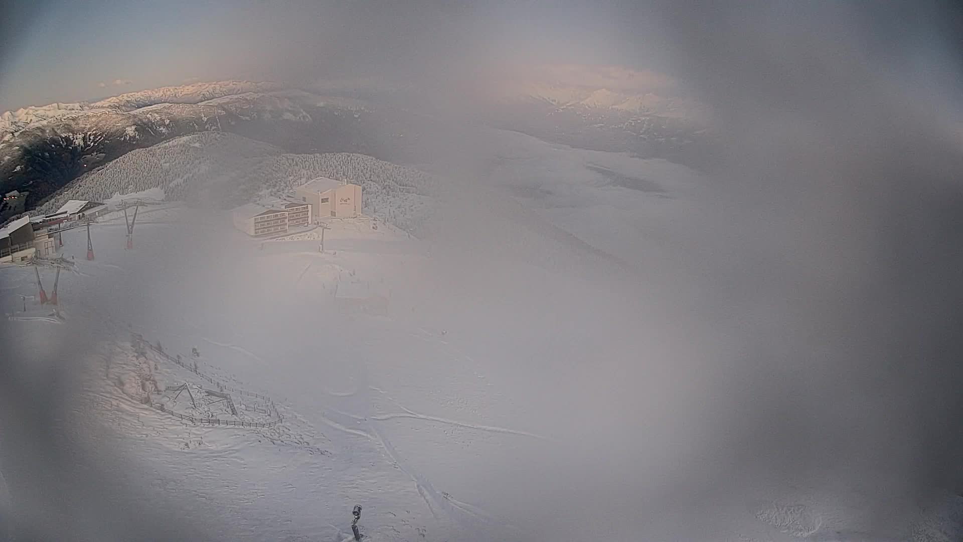 Cima estación de esquí Kronplatz | vista hacia Brunico