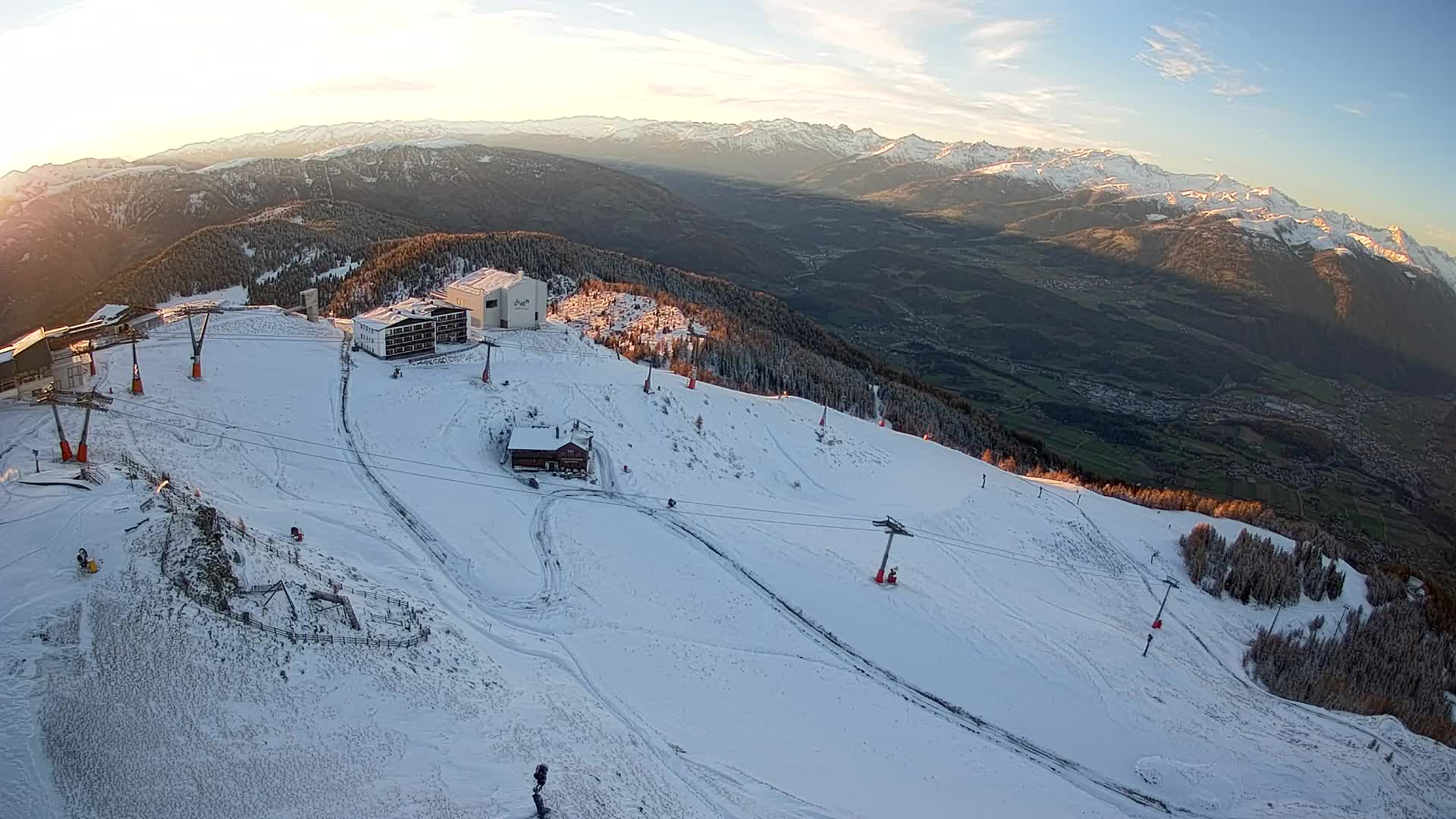 Cima estación de esquí Kronplatz | vista hacia Brunico