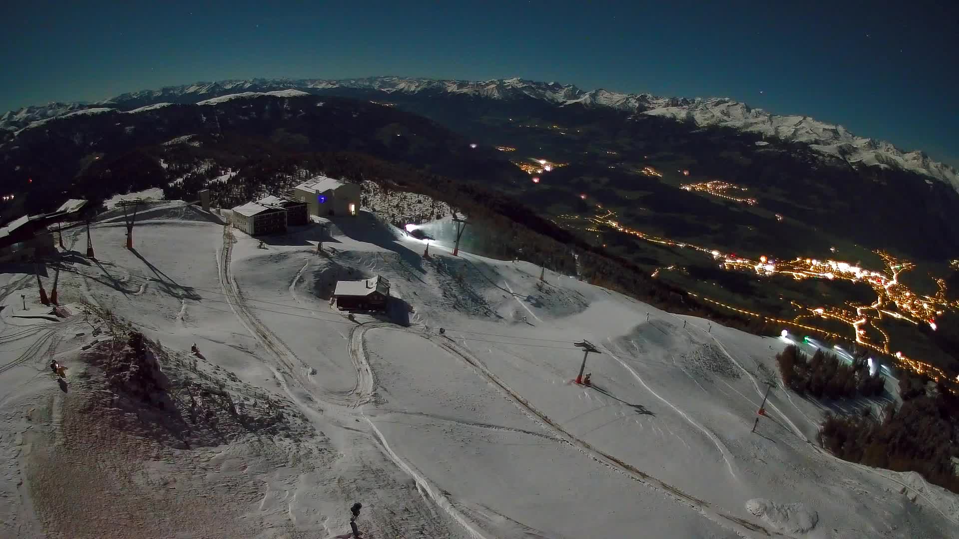 Cima estación de esquí Kronplatz | vista hacia Brunico