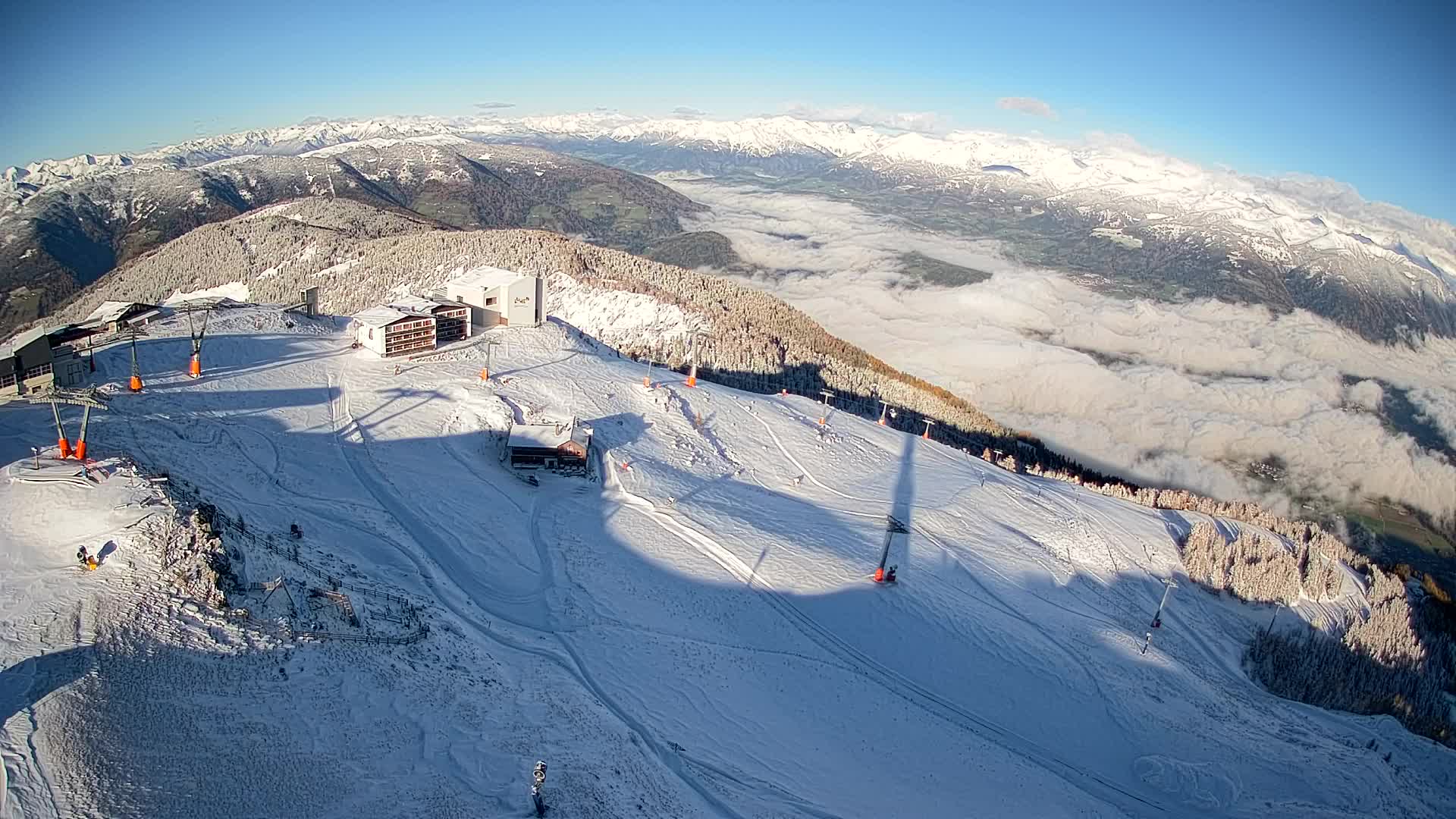Cima estación de esquí Kronplatz | vista hacia Brunico