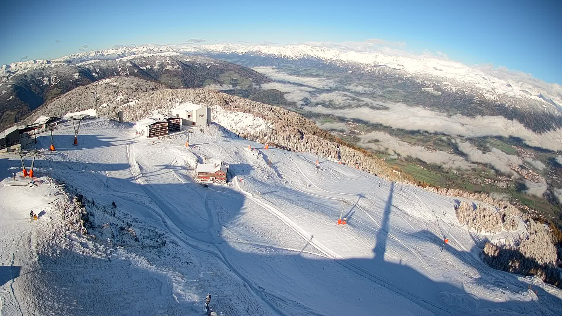 Cima estación de esquí Kronplatz | vista hacia Brunico