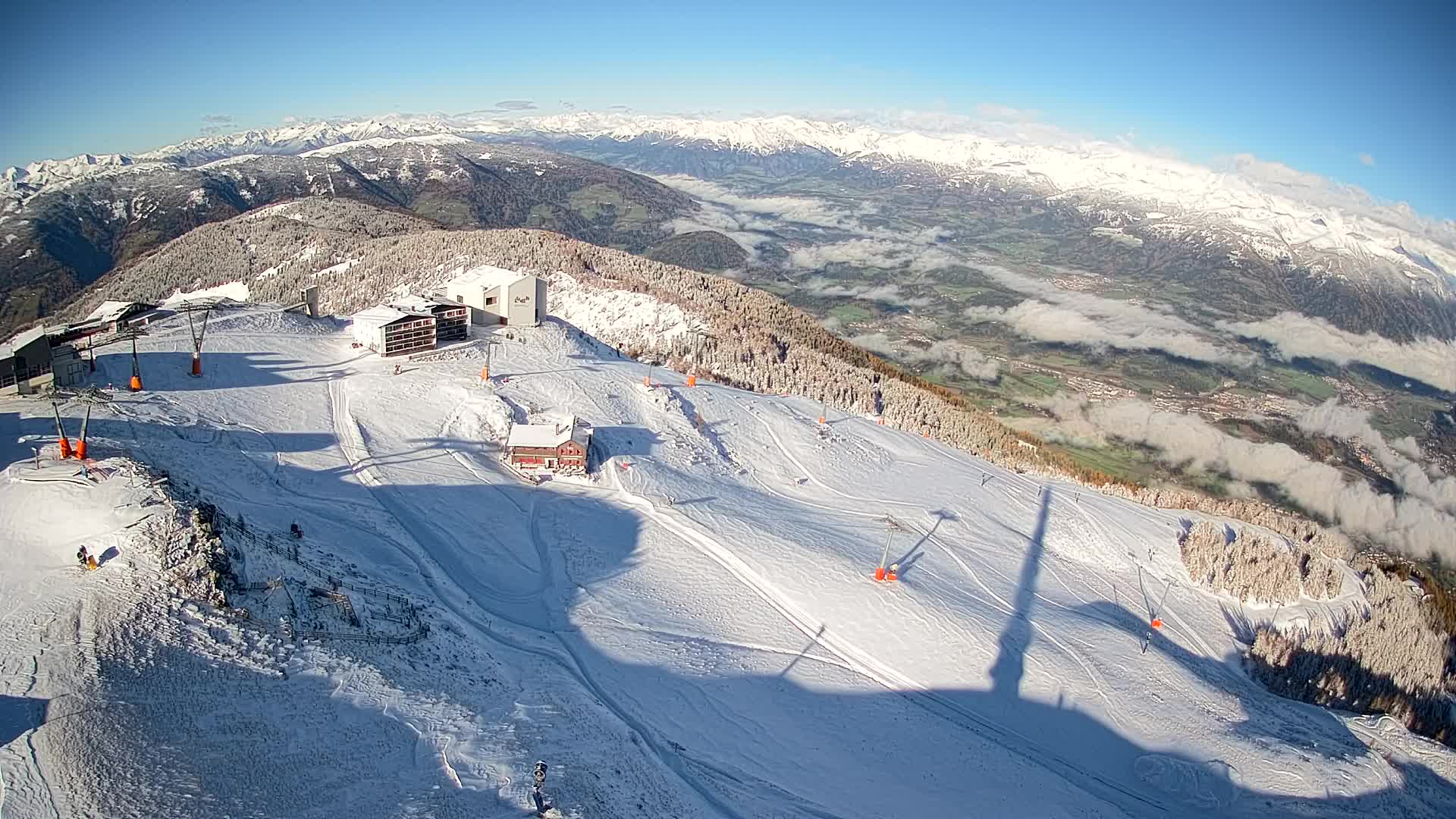 Cima estación de esquí Kronplatz | vista hacia Brunico