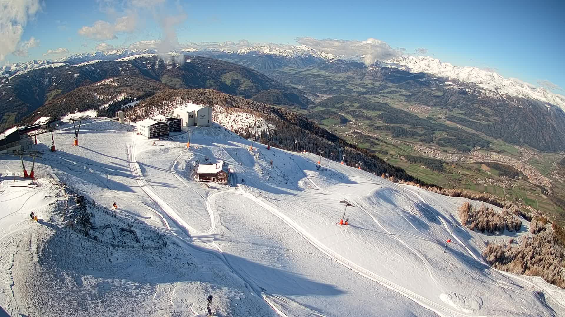 Cima estación de esquí Kronplatz | vista hacia Brunico