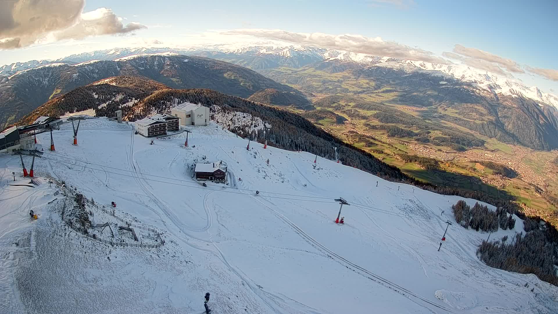Cima estación de esquí Kronplatz | vista hacia Brunico