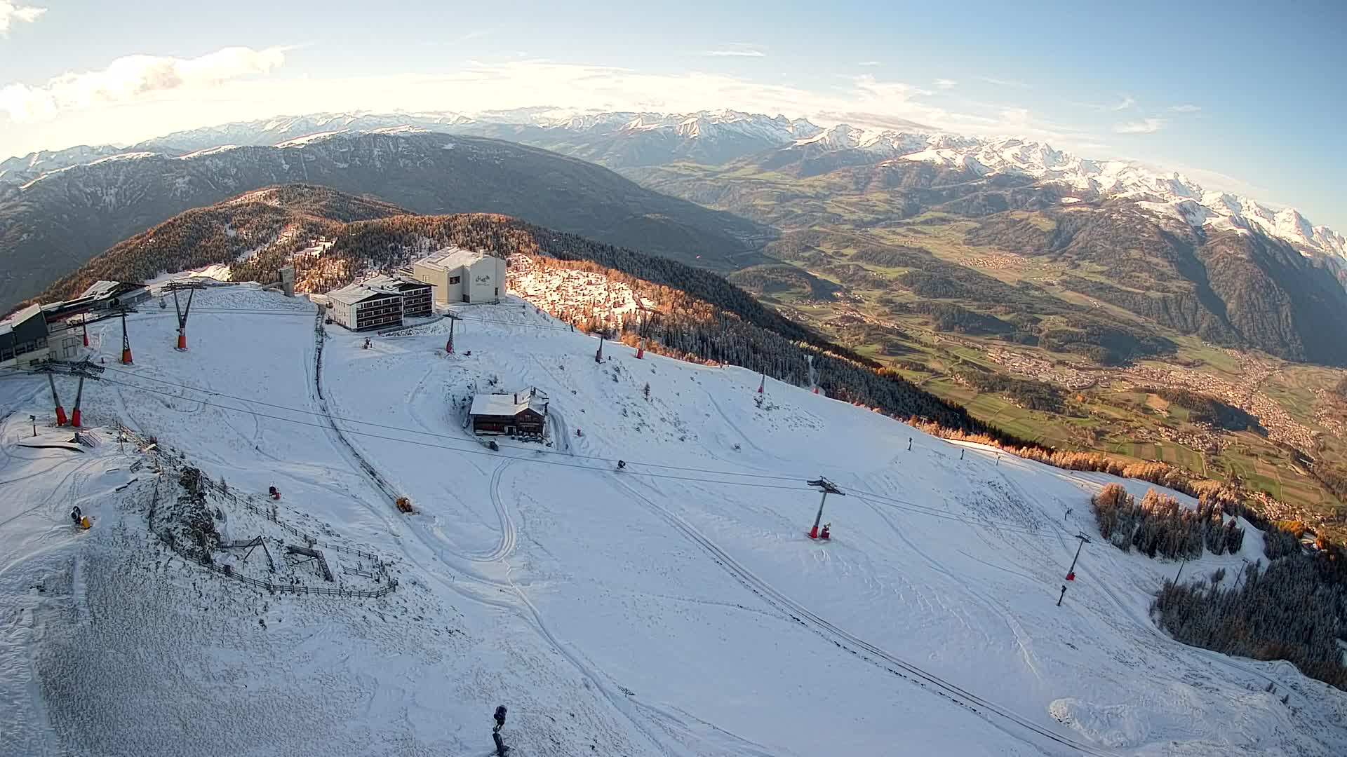 Cima estación de esquí Kronplatz | vista hacia Brunico