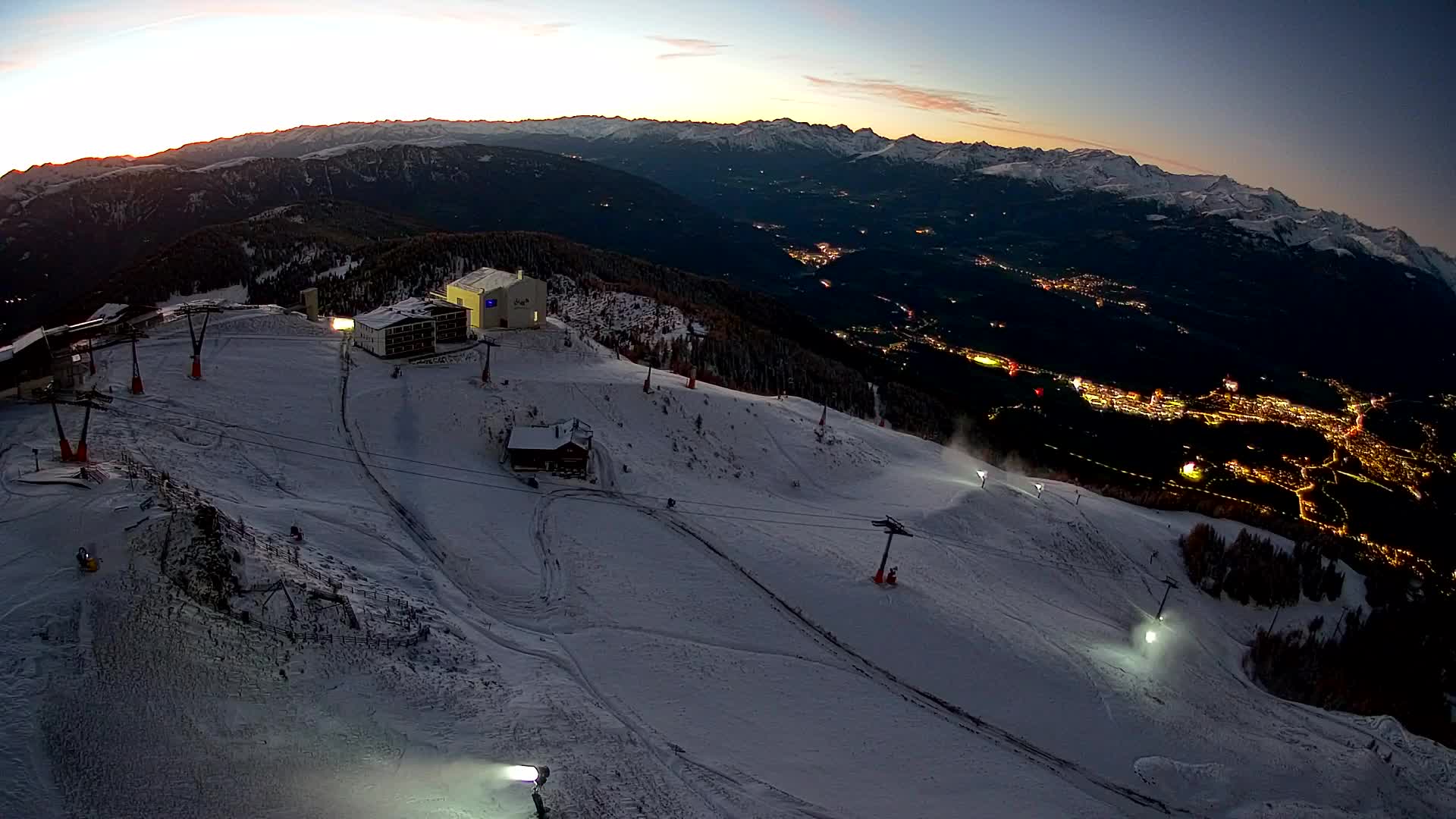 Cima estación de esquí Kronplatz | vista hacia Brunico
