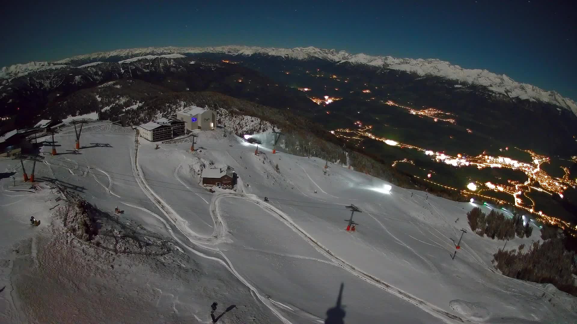 Cima estación de esquí Kronplatz | vista hacia Brunico