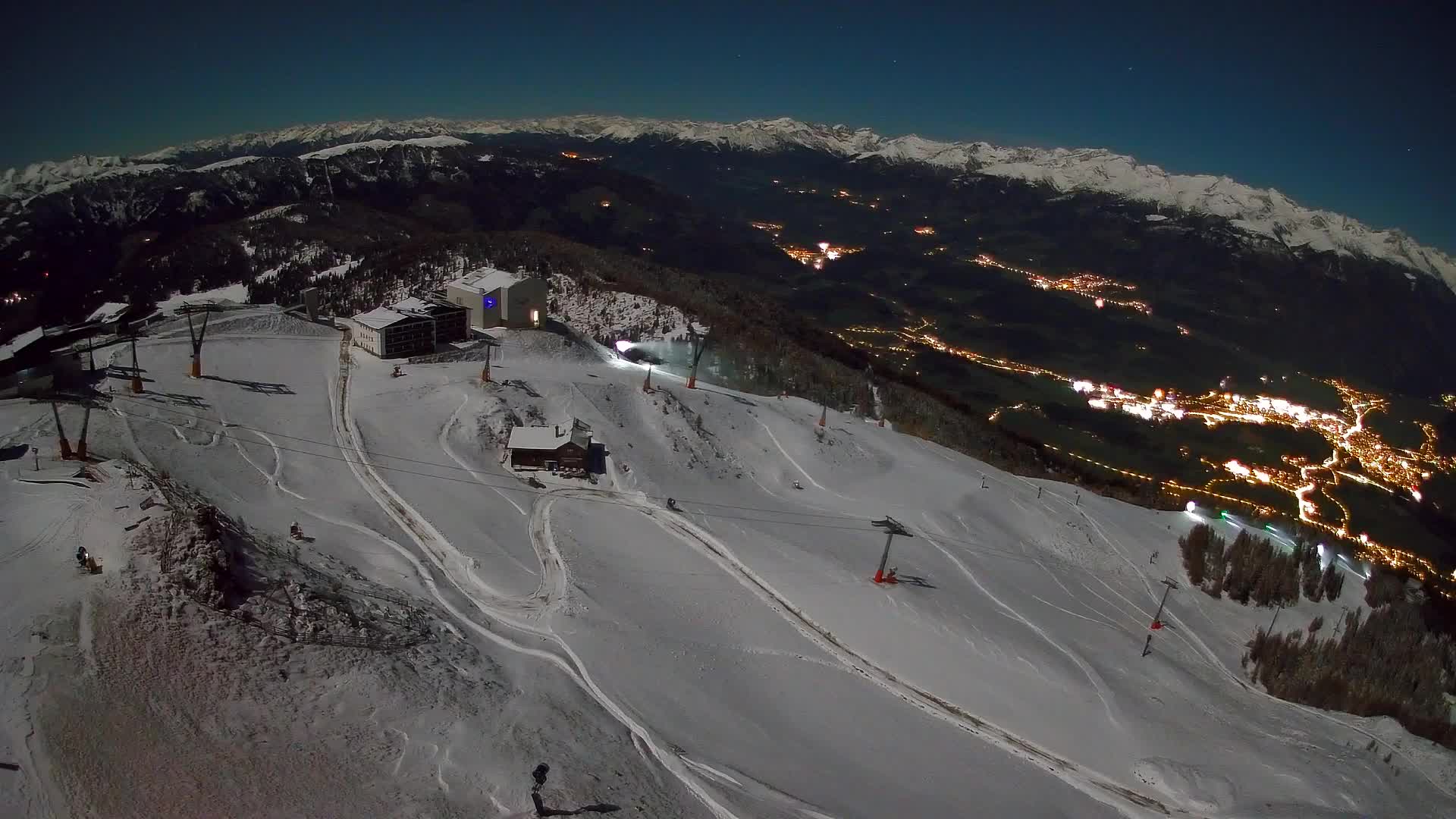 Cima estación de esquí Kronplatz | vista hacia Brunico
