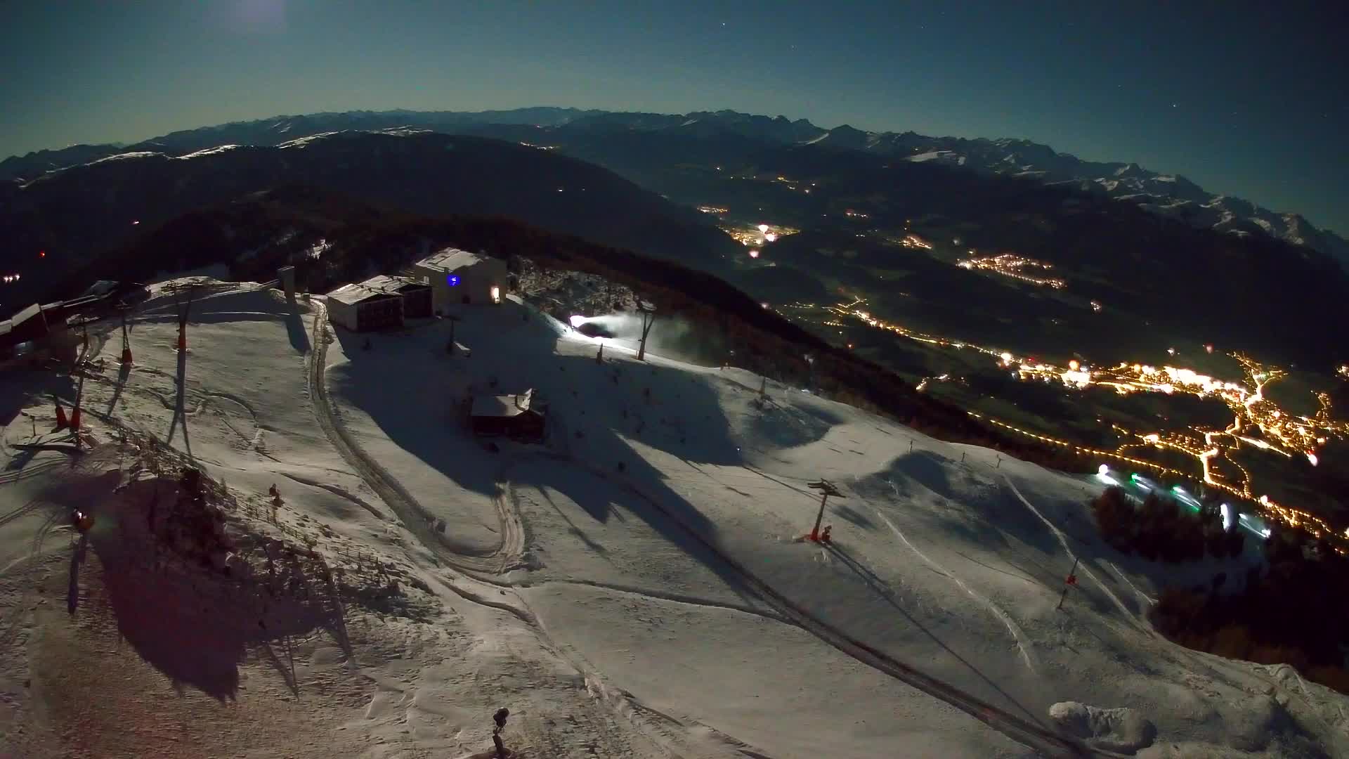 Cima estación de esquí Kronplatz | vista hacia Brunico