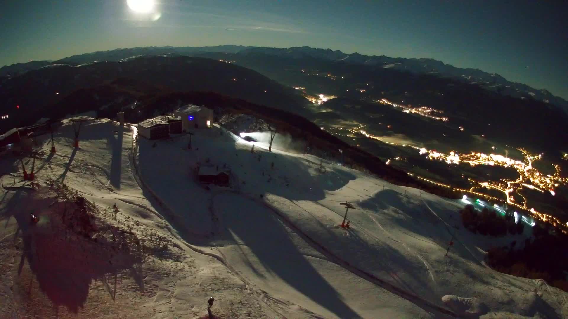 Cima estación de esquí Kronplatz | vista hacia Brunico