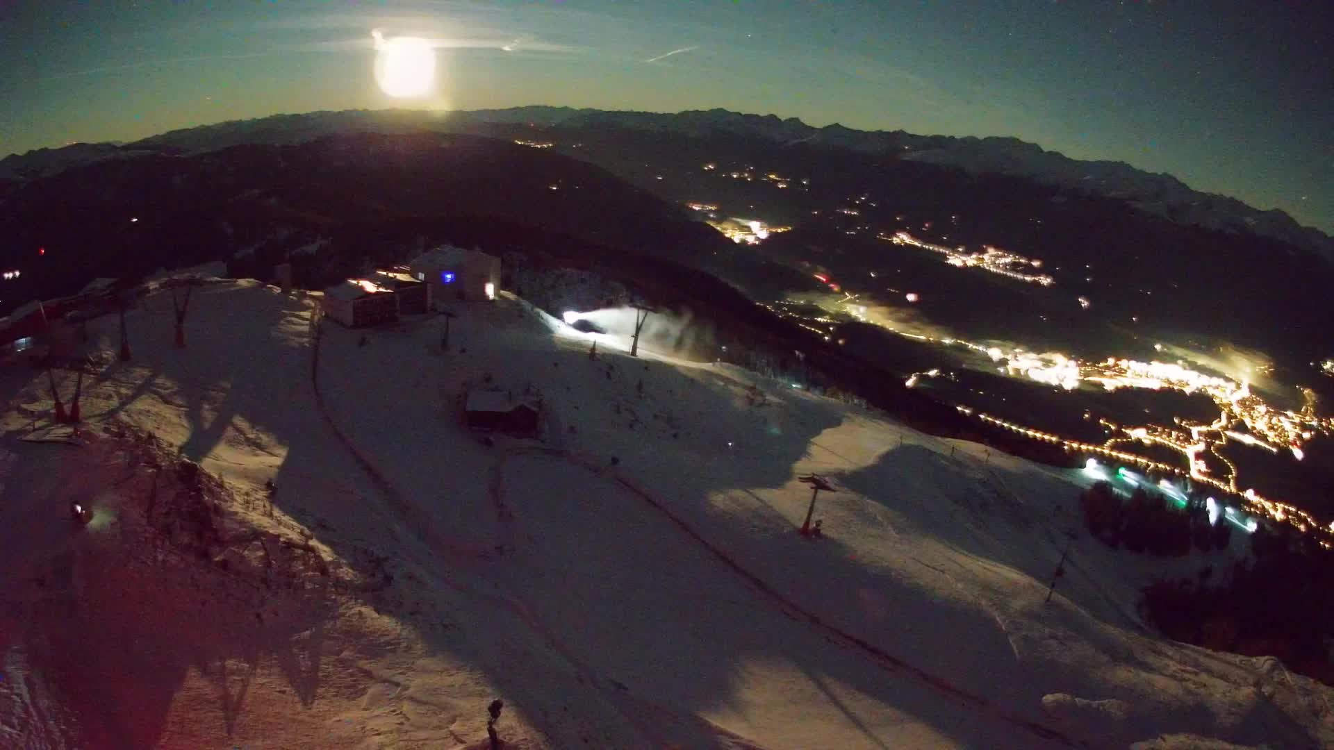 Cima estación de esquí Kronplatz | vista hacia Brunico