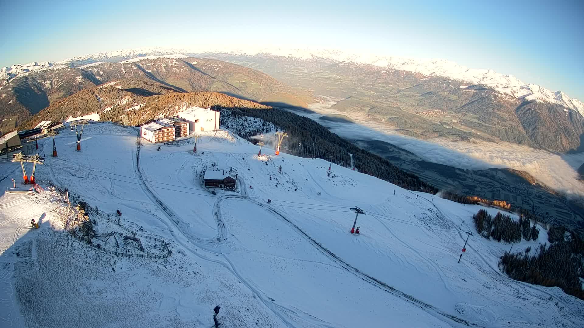 Cima estación de esquí Kronplatz | vista hacia Brunico
