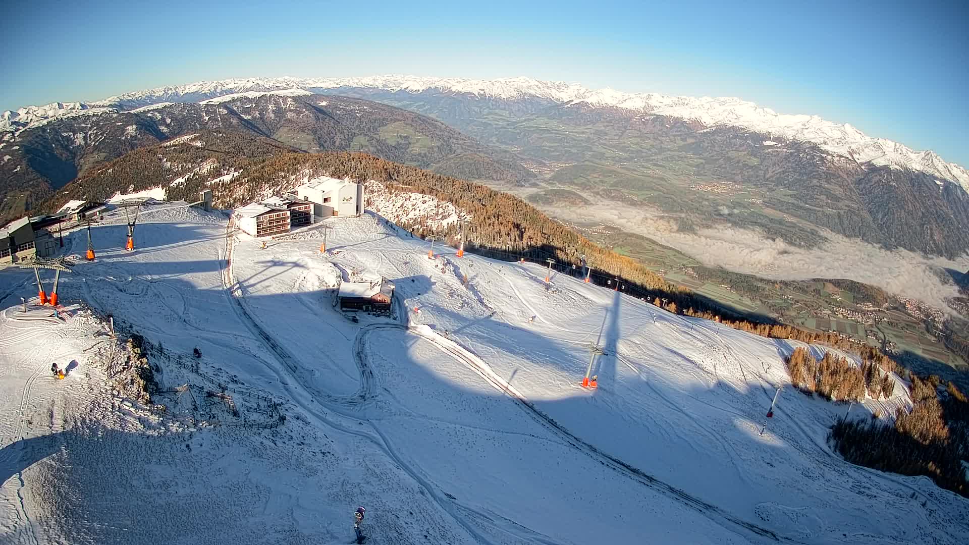Cima estación de esquí Kronplatz | vista hacia Brunico