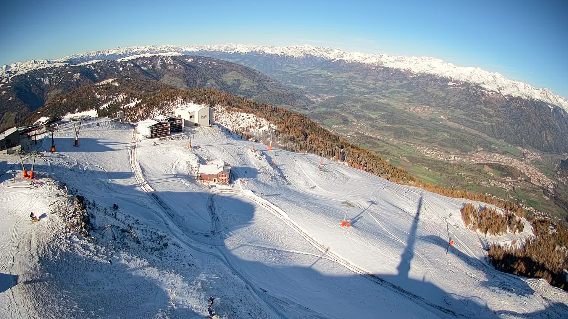 Cima estación de esquí Kronplatz | vista hacia Brunico