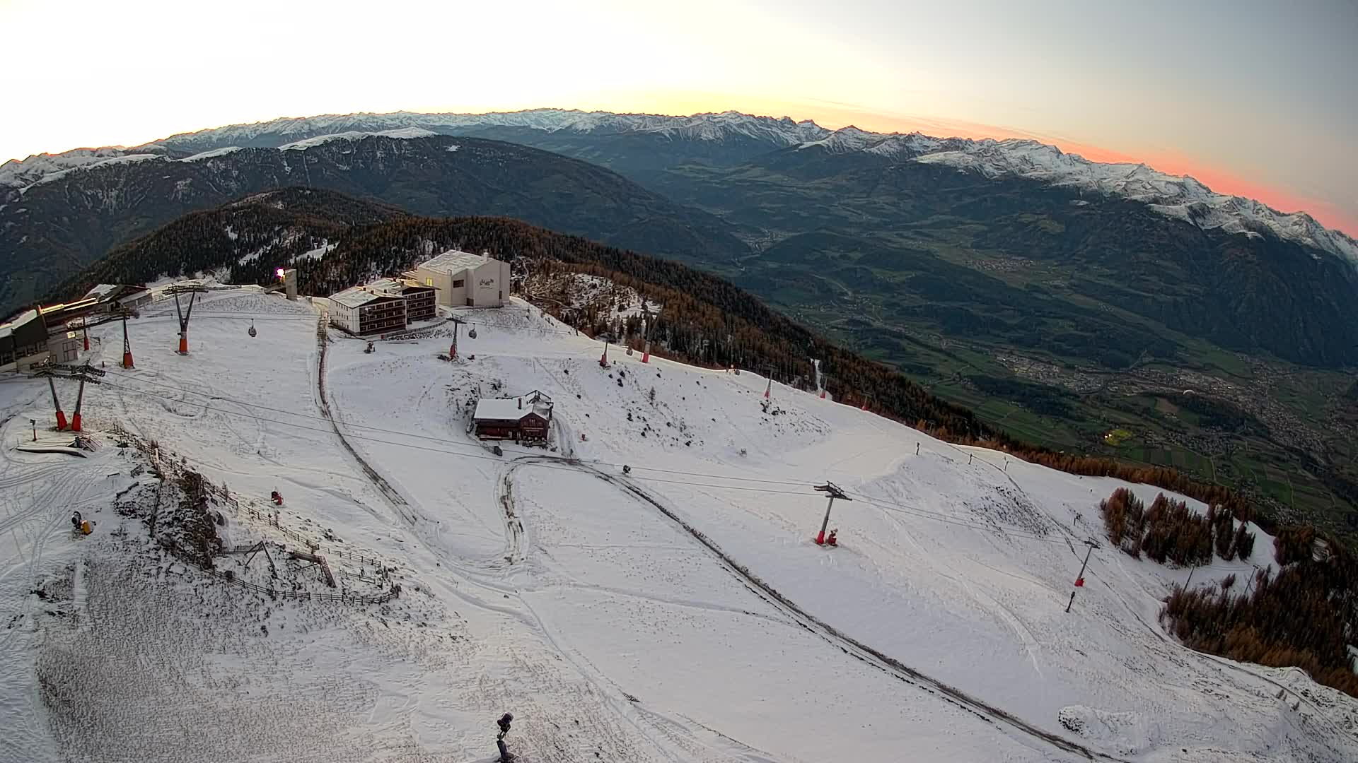 Cima estación de esquí Kronplatz | vista hacia Brunico