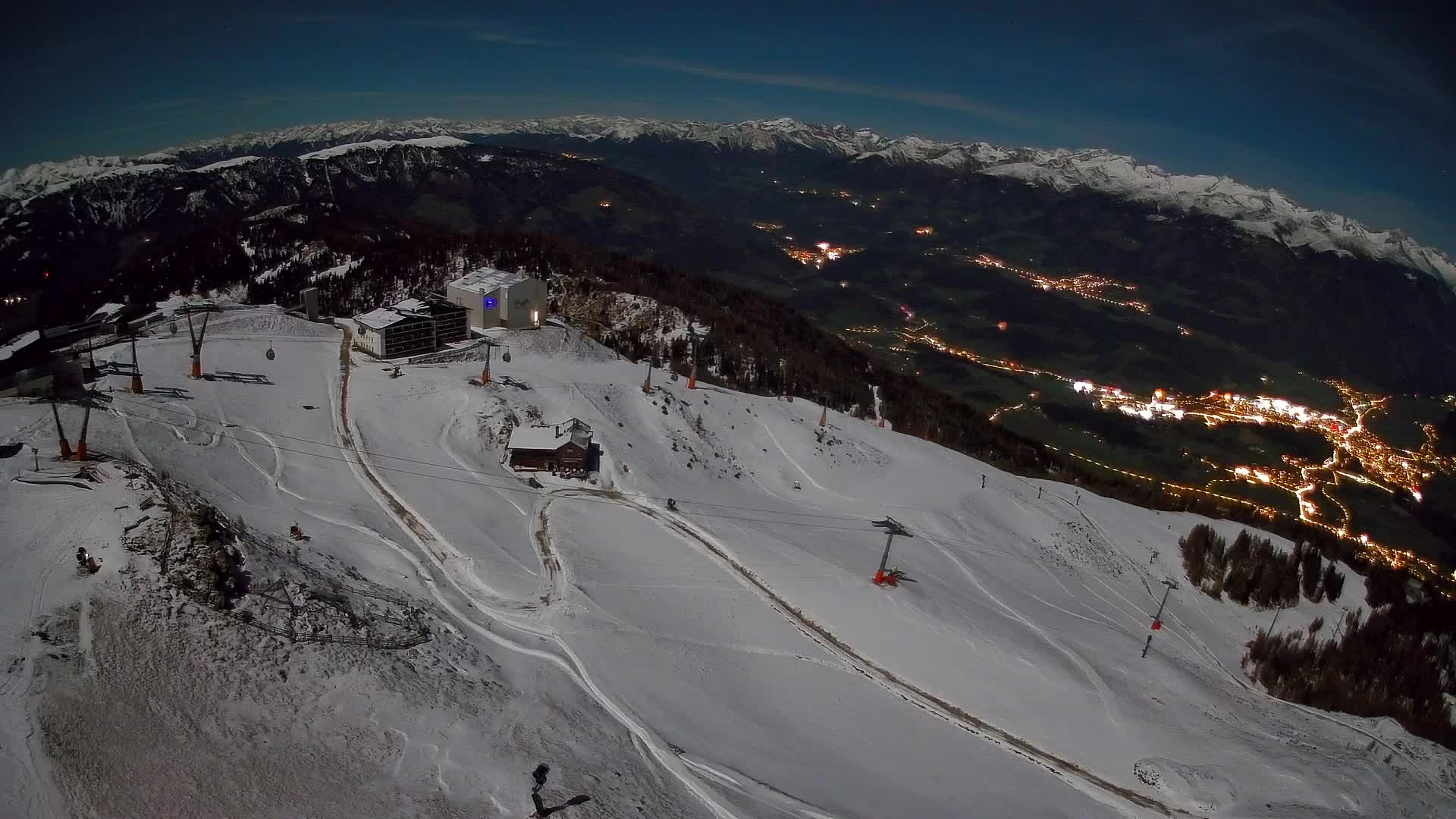 Cima estación de esquí Kronplatz | vista hacia Brunico
