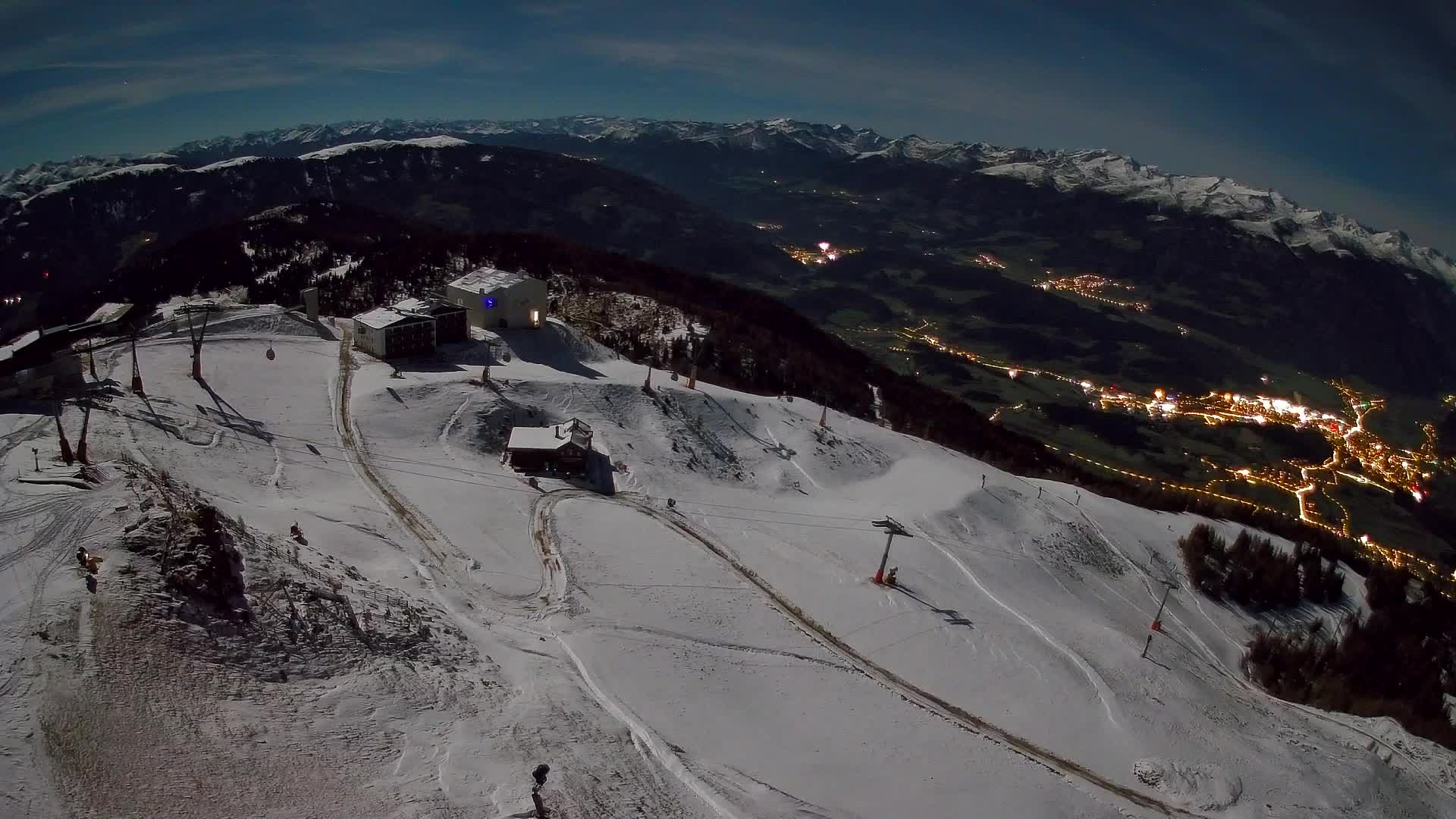 Cima estación de esquí Kronplatz | vista hacia Brunico