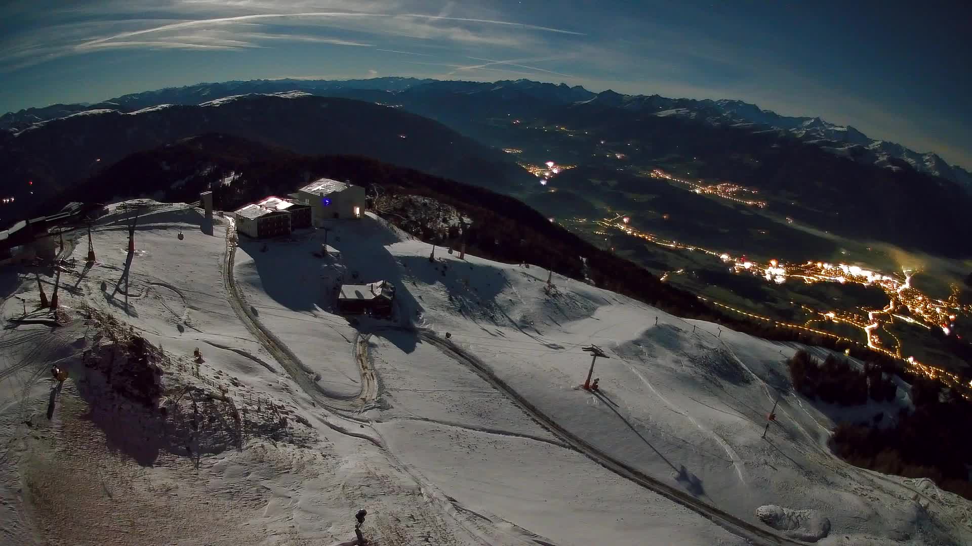 Cima estación de esquí Kronplatz | vista hacia Brunico