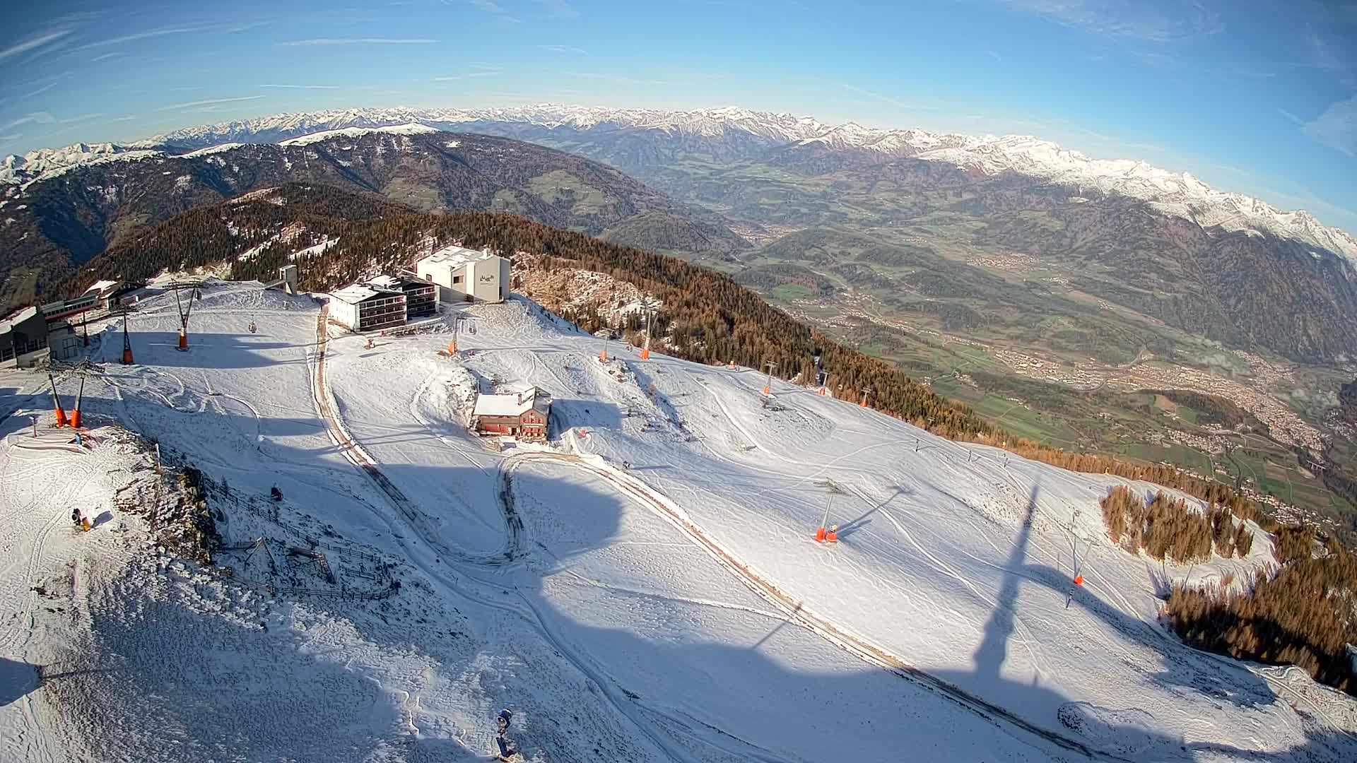 Cima estación de esquí Kronplatz | vista hacia Brunico