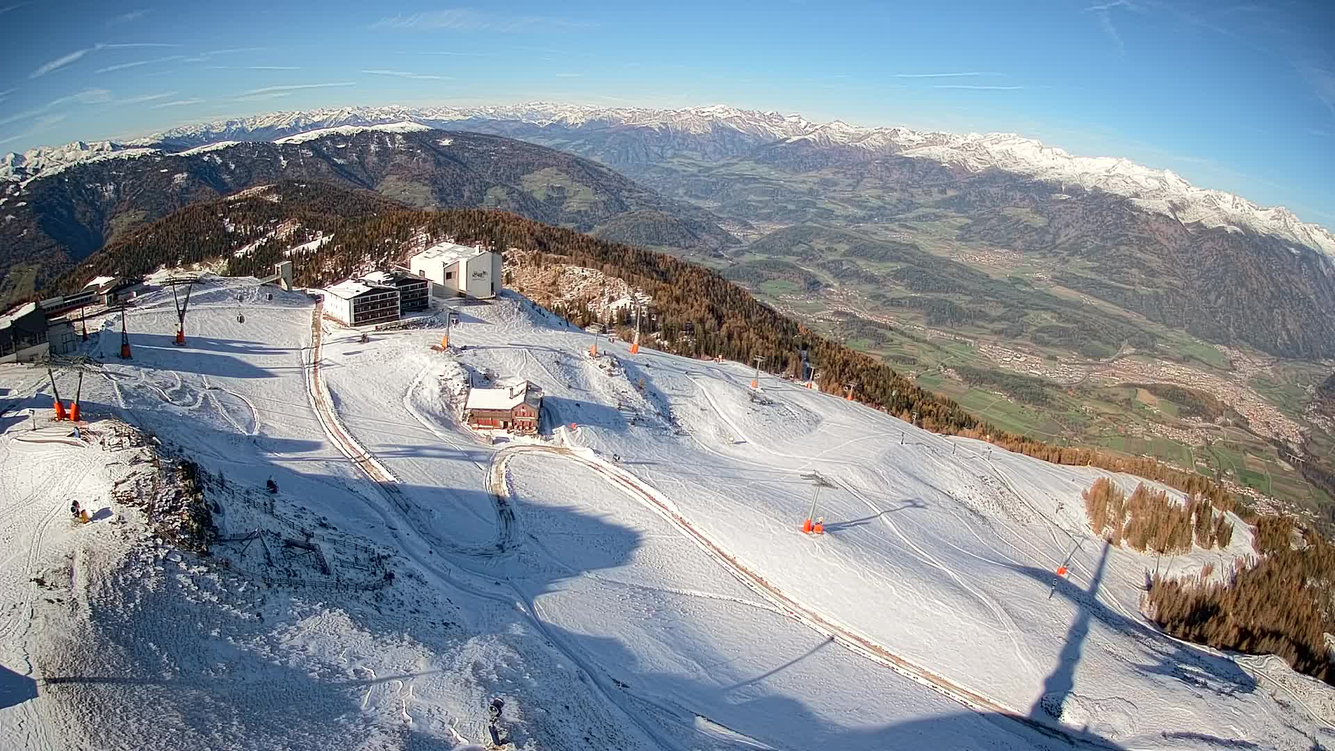Cima estación de esquí Kronplatz | vista hacia Brunico