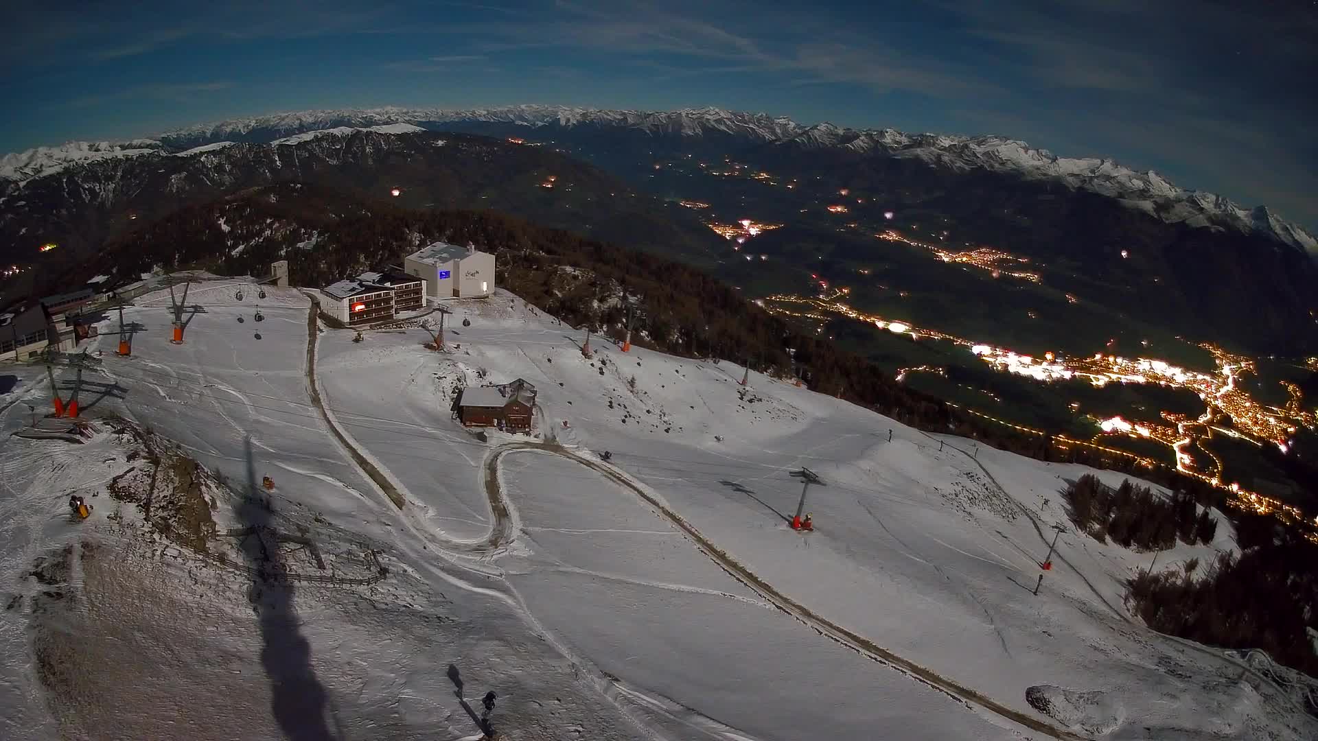 Cima estación de esquí Kronplatz | vista hacia Brunico