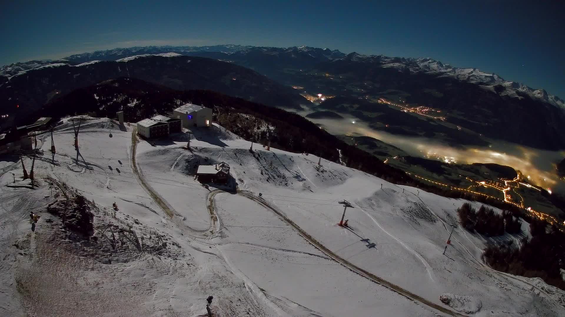 Cima estación de esquí Kronplatz | vista hacia Brunico