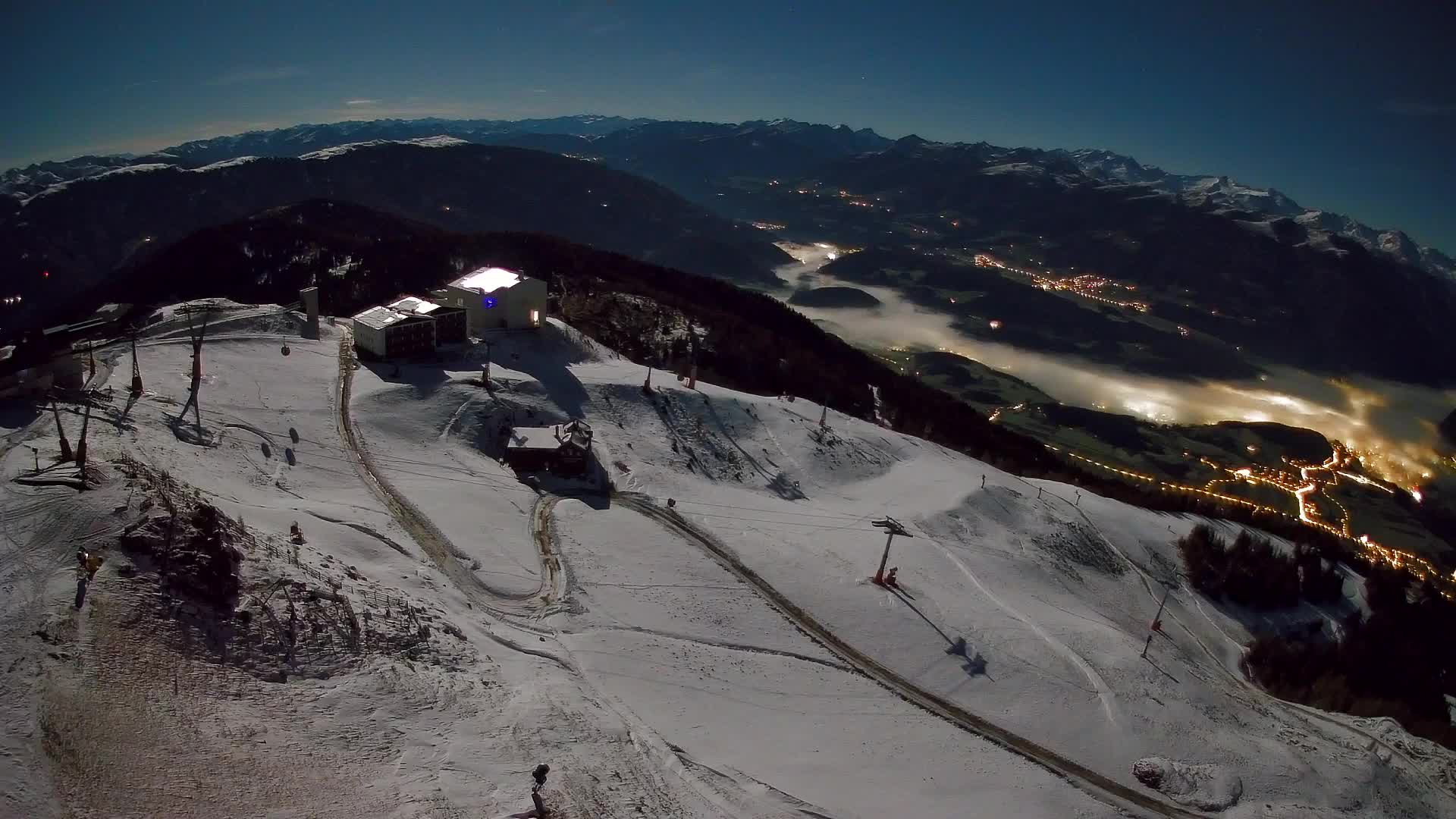 Cima estación de esquí Kronplatz | vista hacia Brunico
