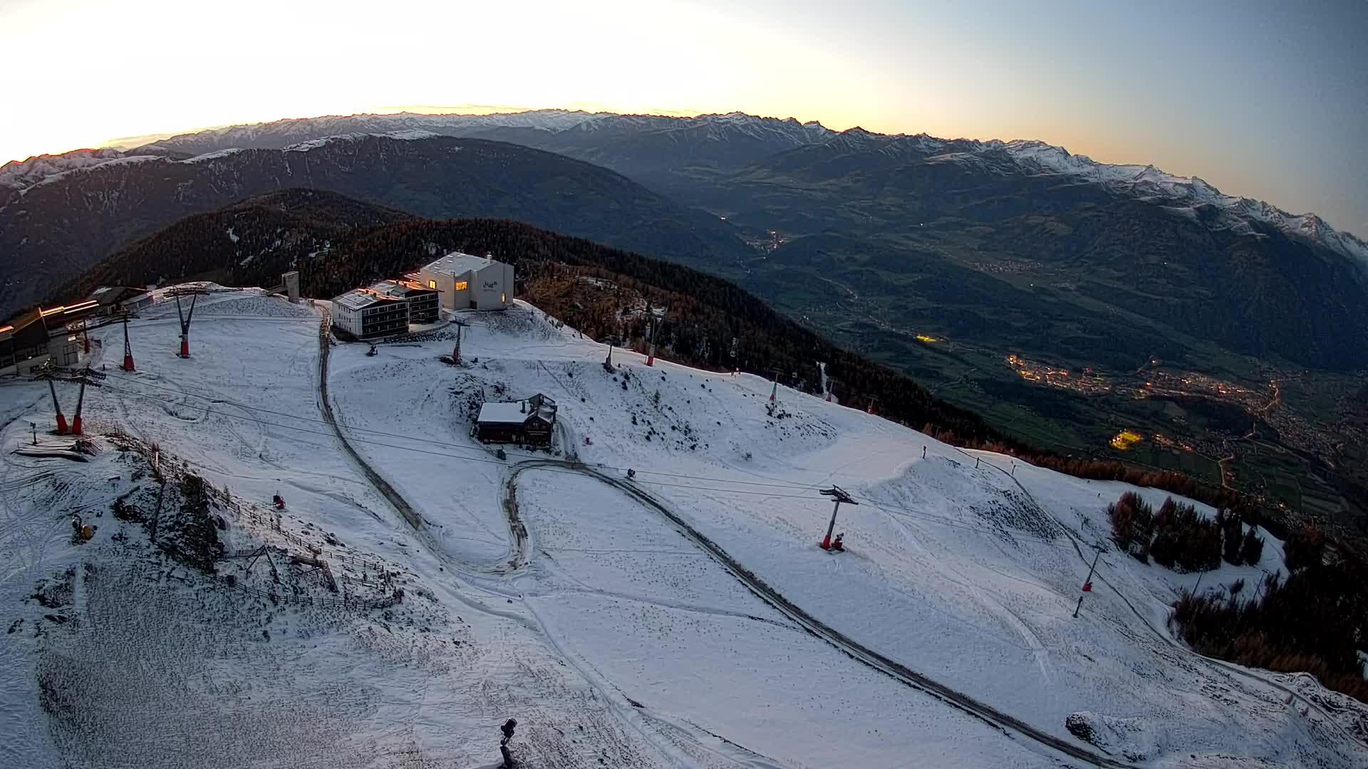 Cima estación de esquí Kronplatz | vista hacia Brunico