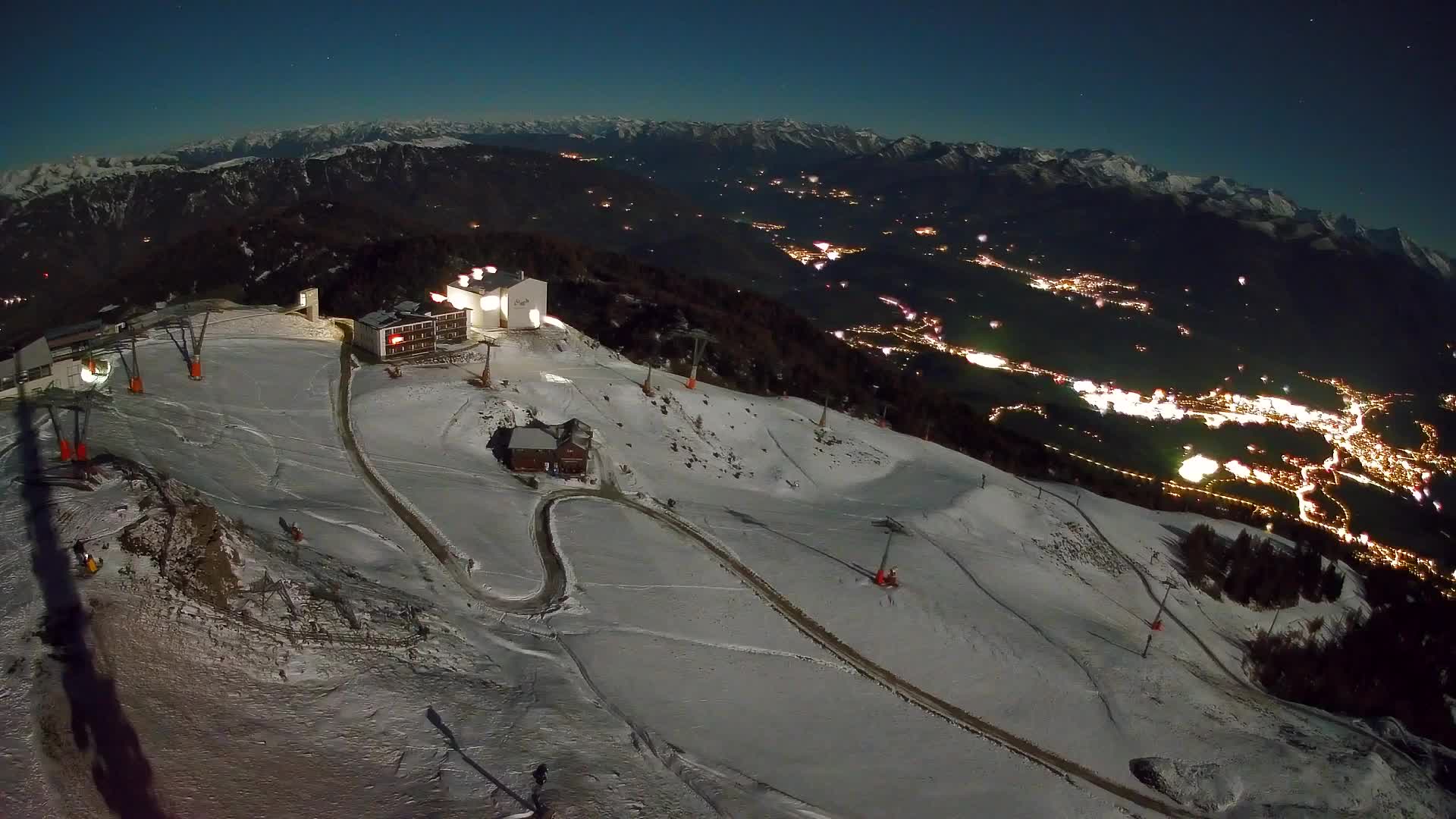 Cima estación de esquí Kronplatz | vista hacia Brunico