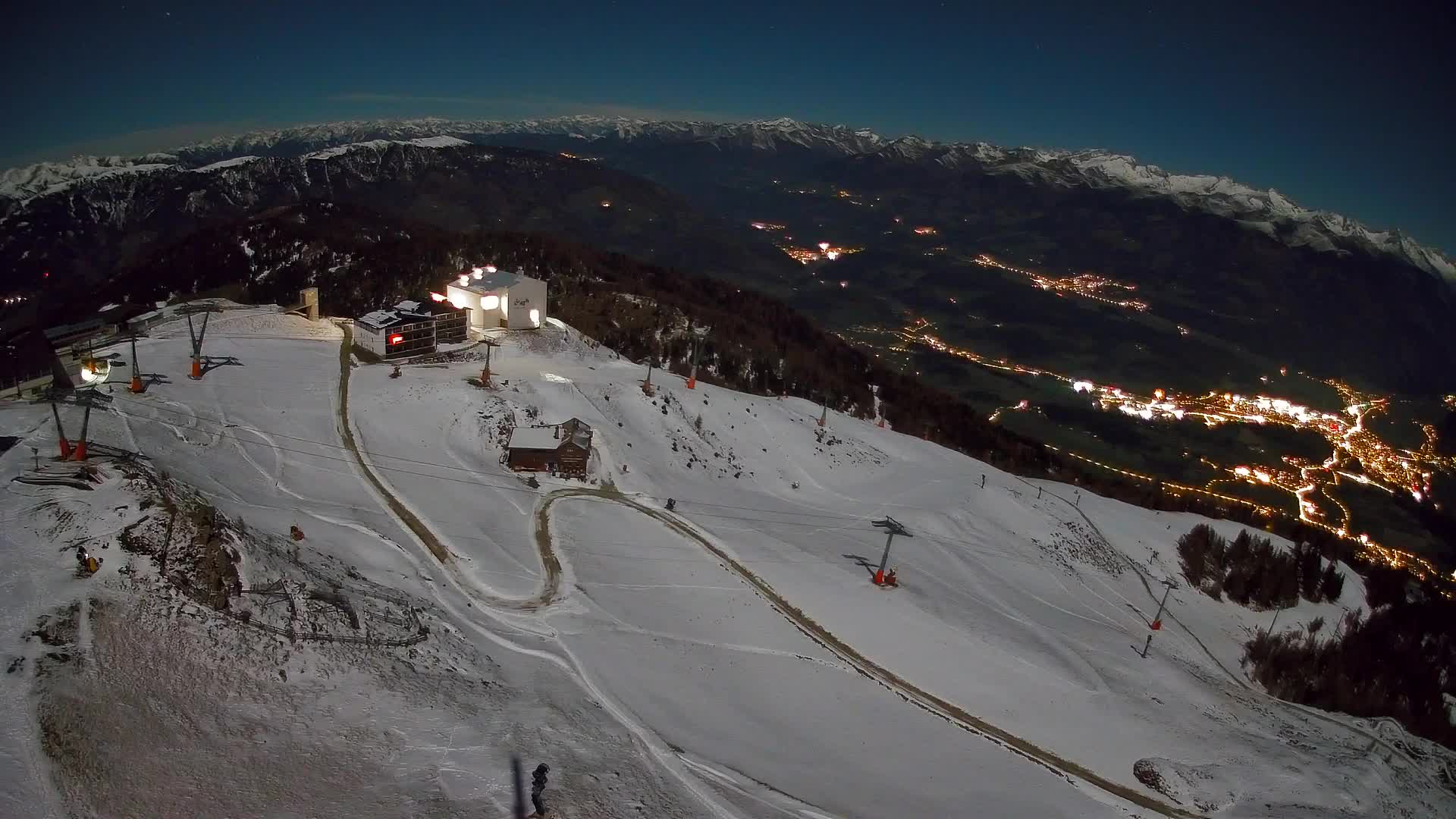 Cima estación de esquí Kronplatz | vista hacia Brunico